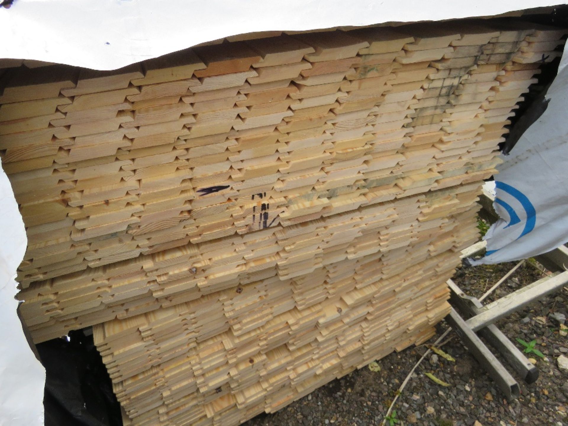 LARGE PACK OF UNTREATED SHIPLAP FENCE CLADDING TIMBER BOARDS, 1.72M LENGTH X 10CM WIDTH APPROX. - Image 2 of 4