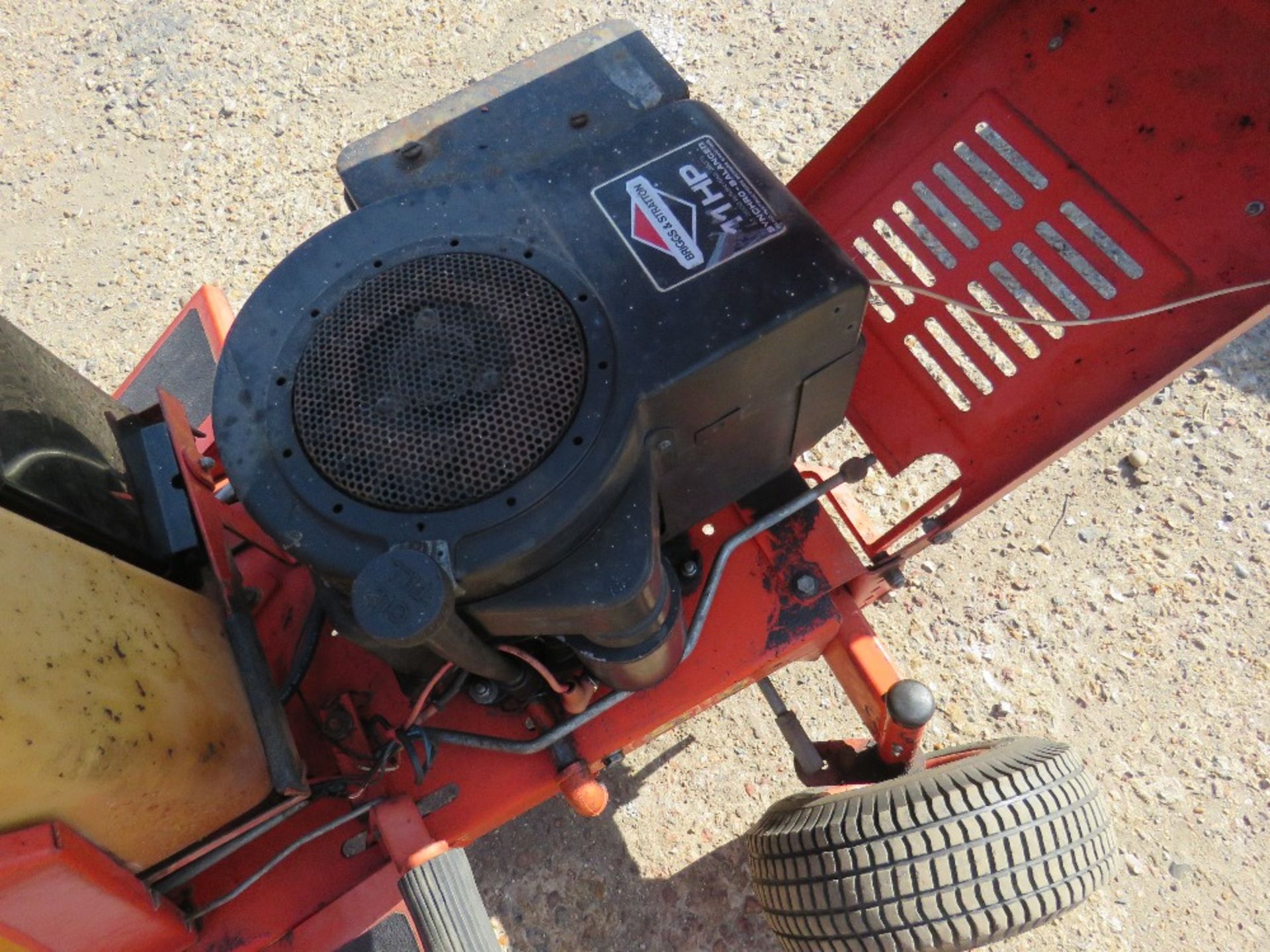 WESTWOOD GARDEN TRACTOR, NO DECK. - Image 3 of 4