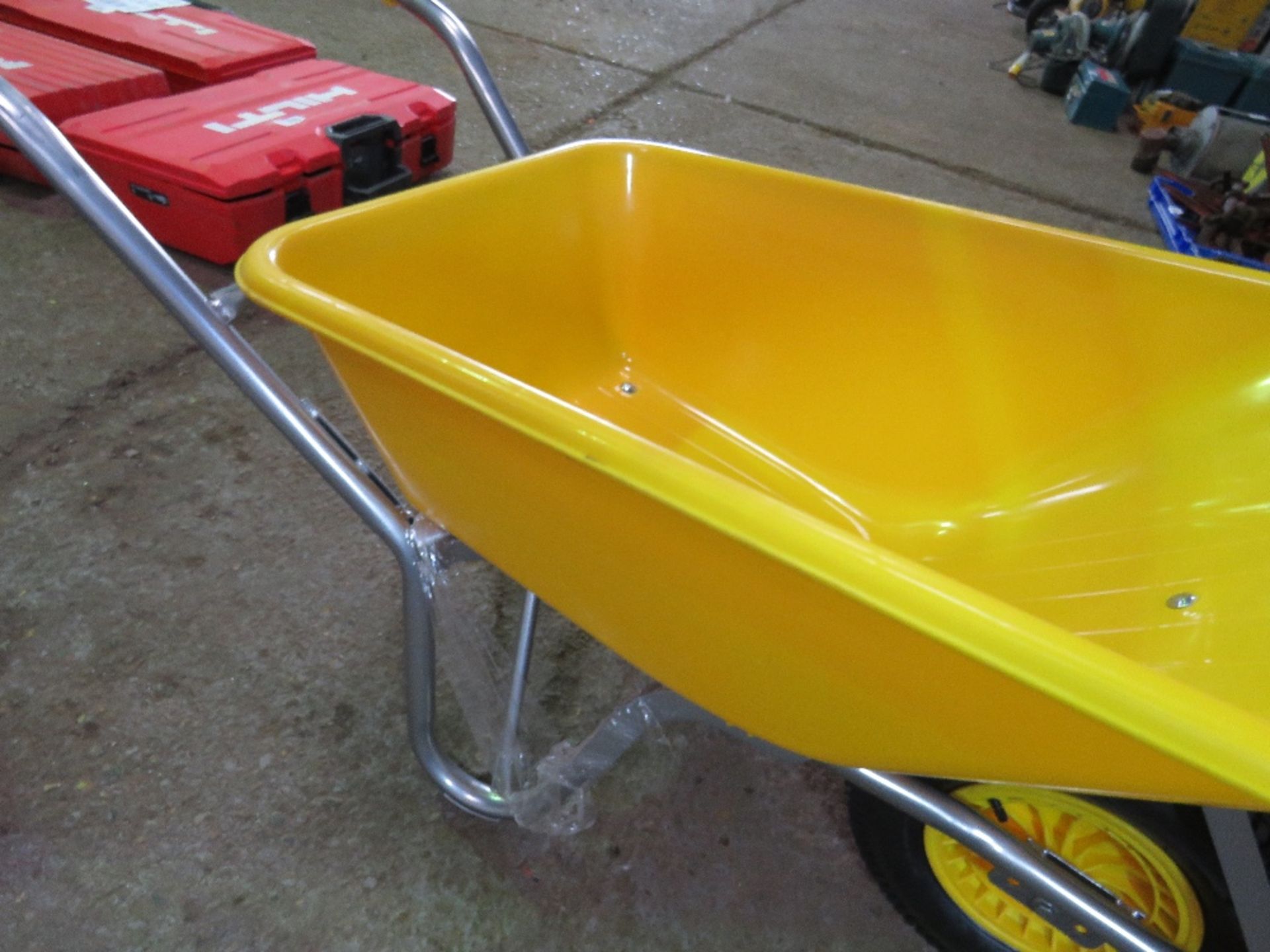 HEAVY DUTY BUILDER'S WHEELBARROW, LIGHTWEIGHT, UNUSED. - Image 2 of 2