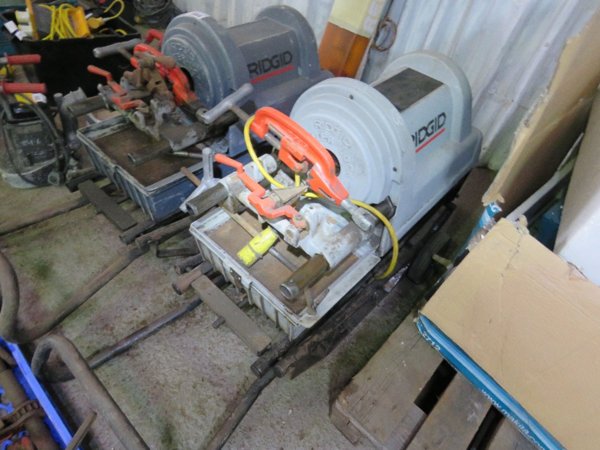 RIDGID 1822 ELECTRIC PIPE THREADER, ON STAND. WHEN TESTED WAS SEEN TO RUN AND TURN. NO VAT ON HAMME - Image 3 of 3