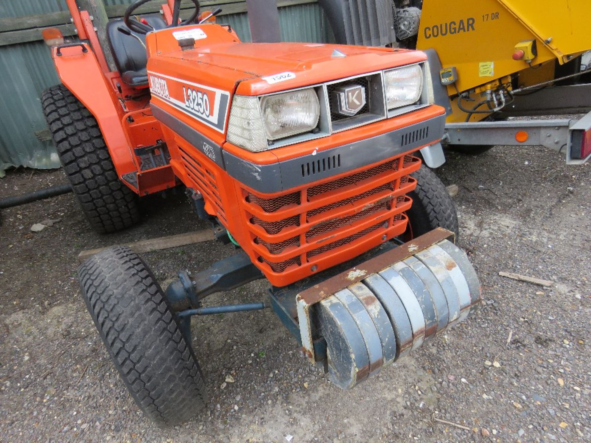 KUBOTA L3250 4WD TRACTOR ON GRASS TYRES. 4080 REC HOURS. SHUTTLE GEARBOX. SN:51408. WHNE TESTED WAS - Image 2 of 6