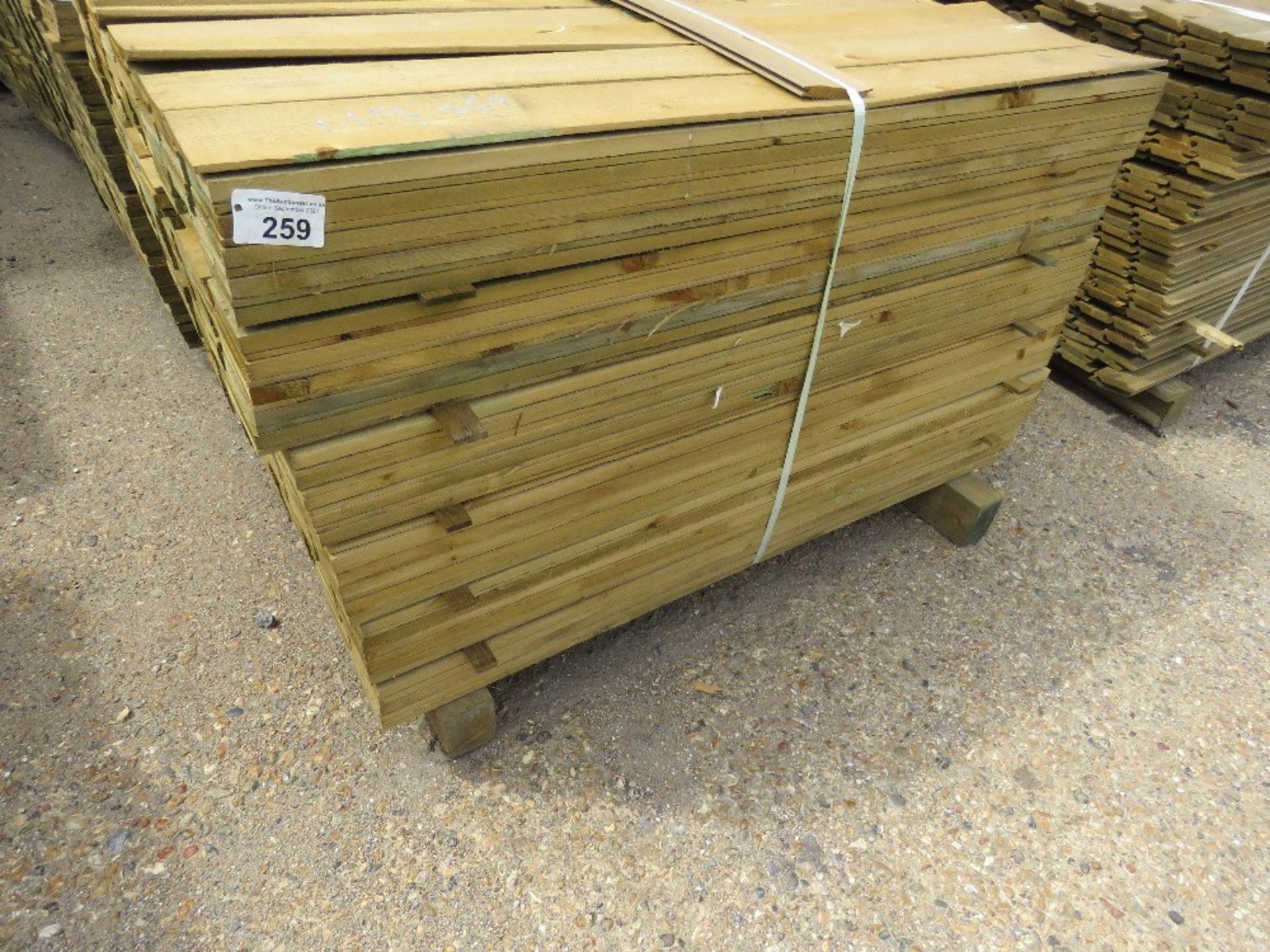 LARGE PACK OF FEATHER EDGE FENCE CLADDING TIMBER BOARDS, 1.19M LENGTH X 10CM WIDTH APPROX.