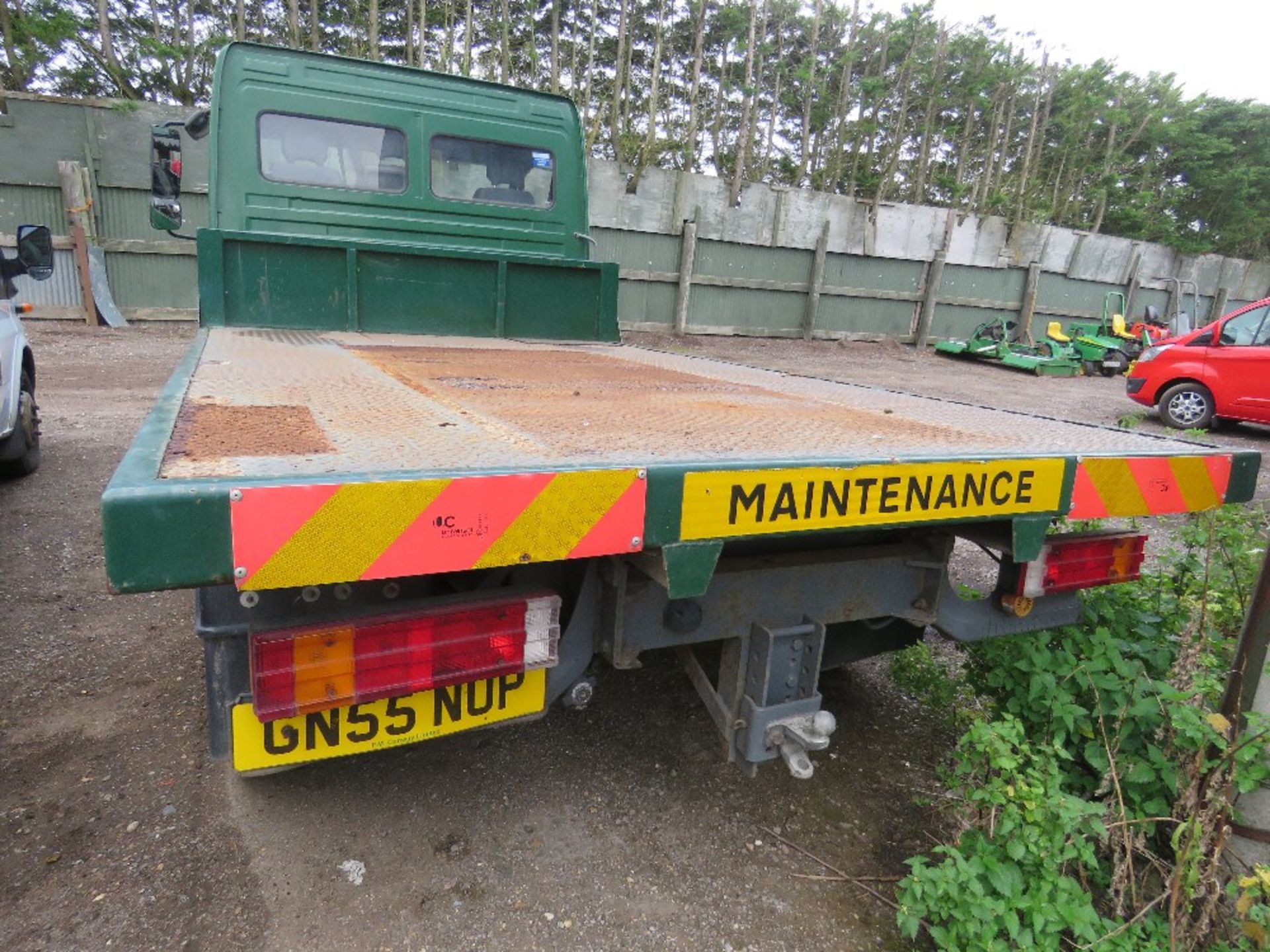 MERCEDES 7.5TONNE FLAT BED LORRY REG:GN55 NUP. MANUAL GEARBOX. STEEL CHEQUER PLATE BODY, 12FT LENGTH - Image 10 of 10