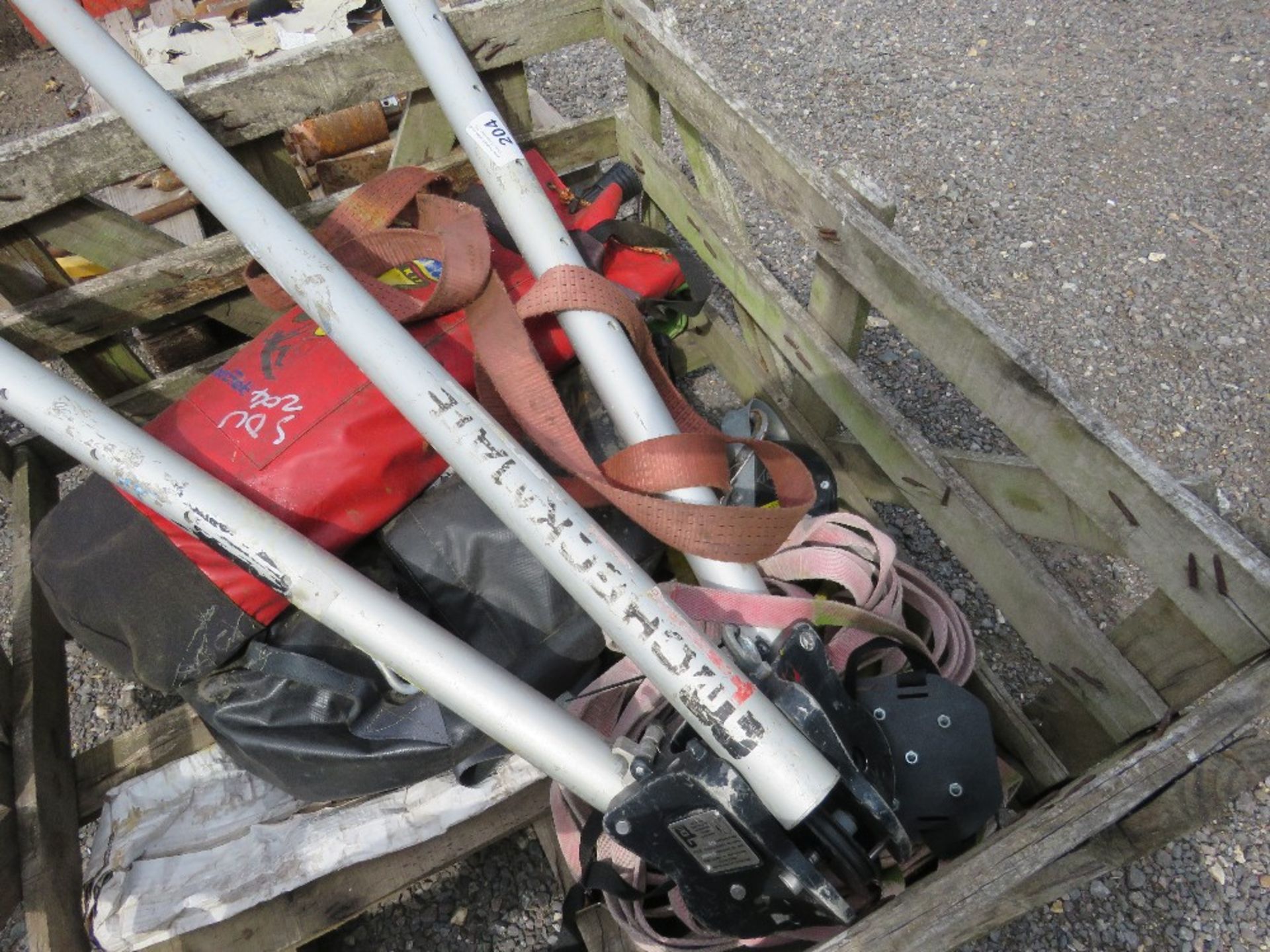 STILLAGE OF MANHOLE ACCESS SAFETY EQUIPMENT: FRAME AND HARNESS ETC, UNTESTED. - Image 3 of 5