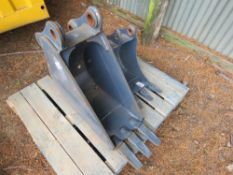 EXCAVATOR BUCKET, 12" WIDTH APPROX ON 45MM PINS. LITTLE USED.