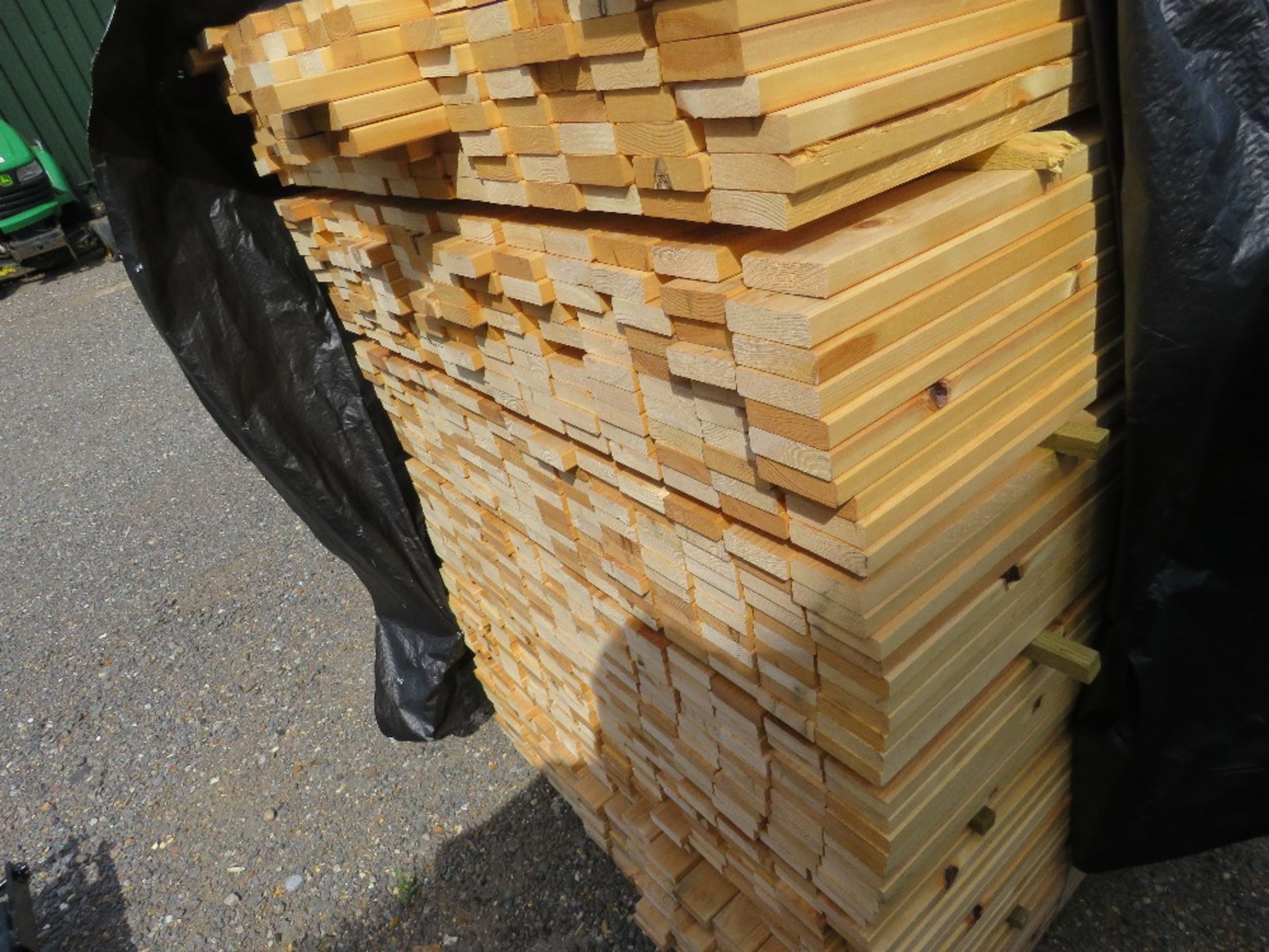 LARGE PACK OF UNTREATED FENCE CLADDING TIMBER SLATS, 1.83M LENGTH X 68MM X 22MM APPROX. - Image 4 of 4