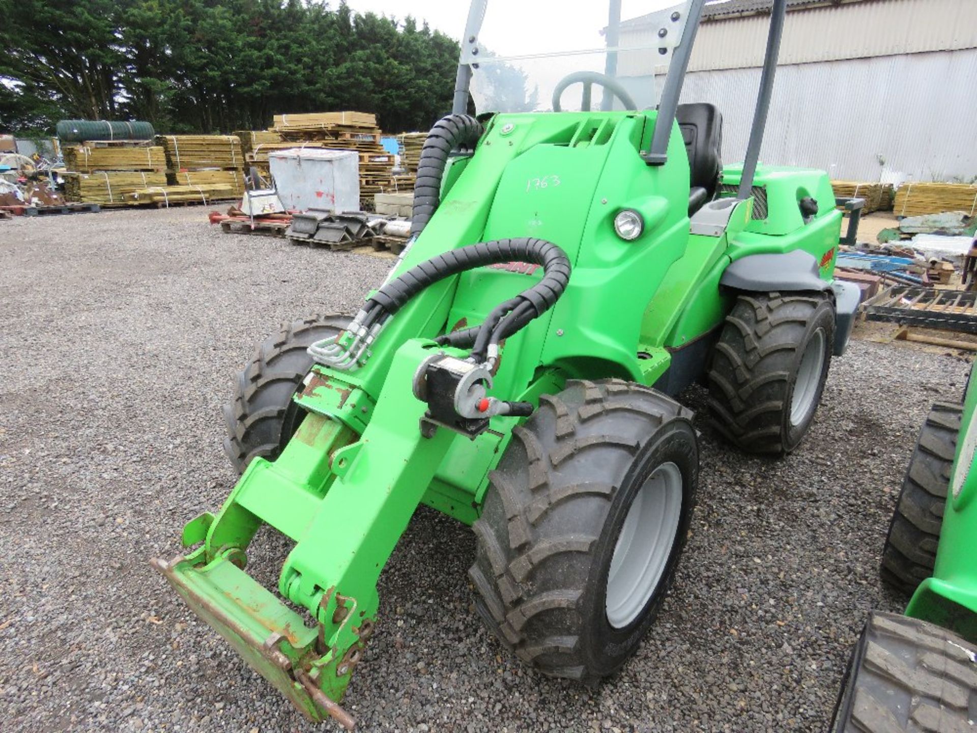 AVANT 750 PIVOT STEER TELESCOPIC LOADER, YEAR 2014. 1238 REC HOURS. SN:748481436. WHEN TESTED WAS SE