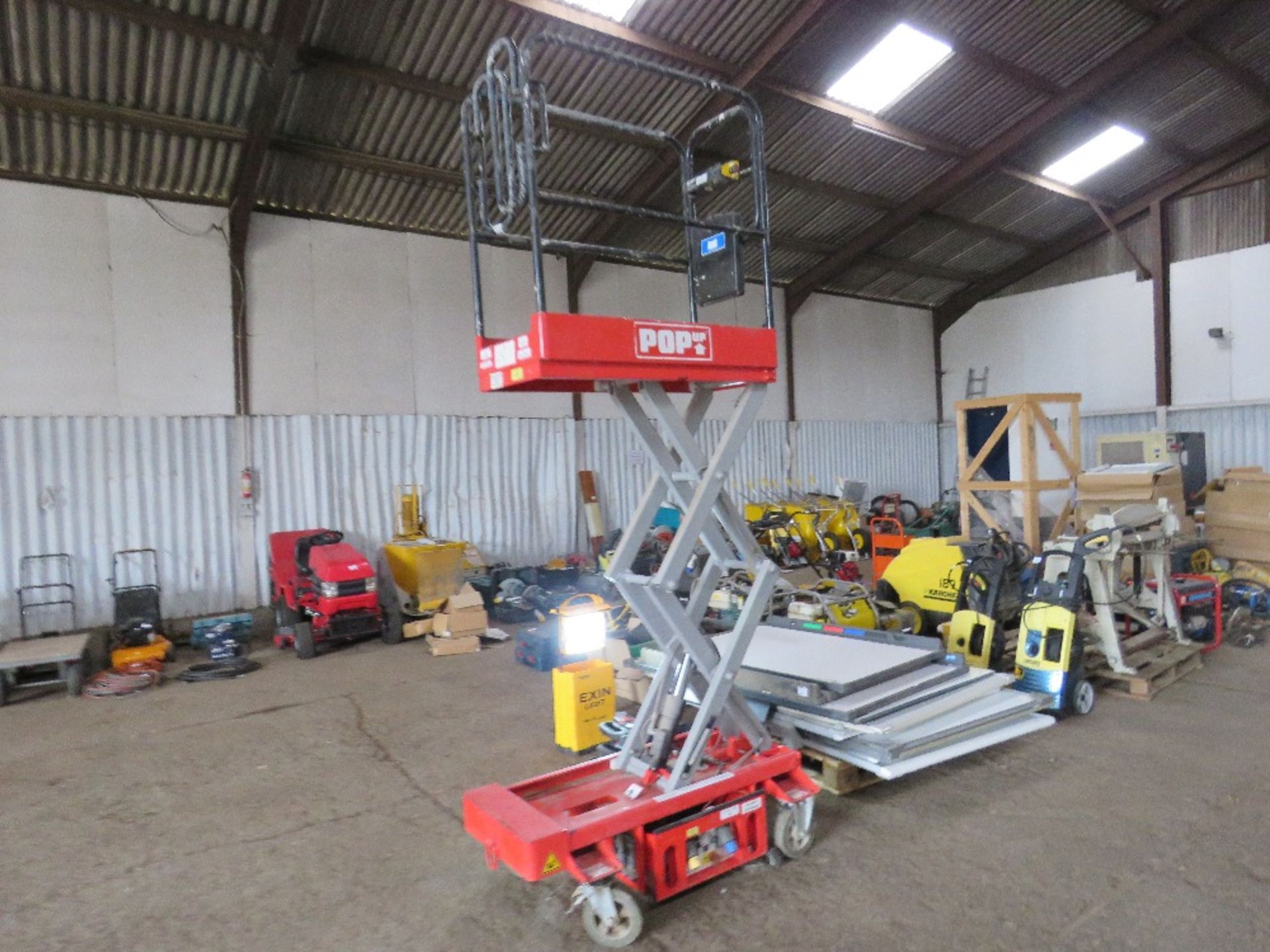 POPUP SCISSOR LIFT ACCESS UNIT. WHEN TESTED WAS SEEN TO LIFT AND LOWER (NO BATTERY ). - Image 4 of 6