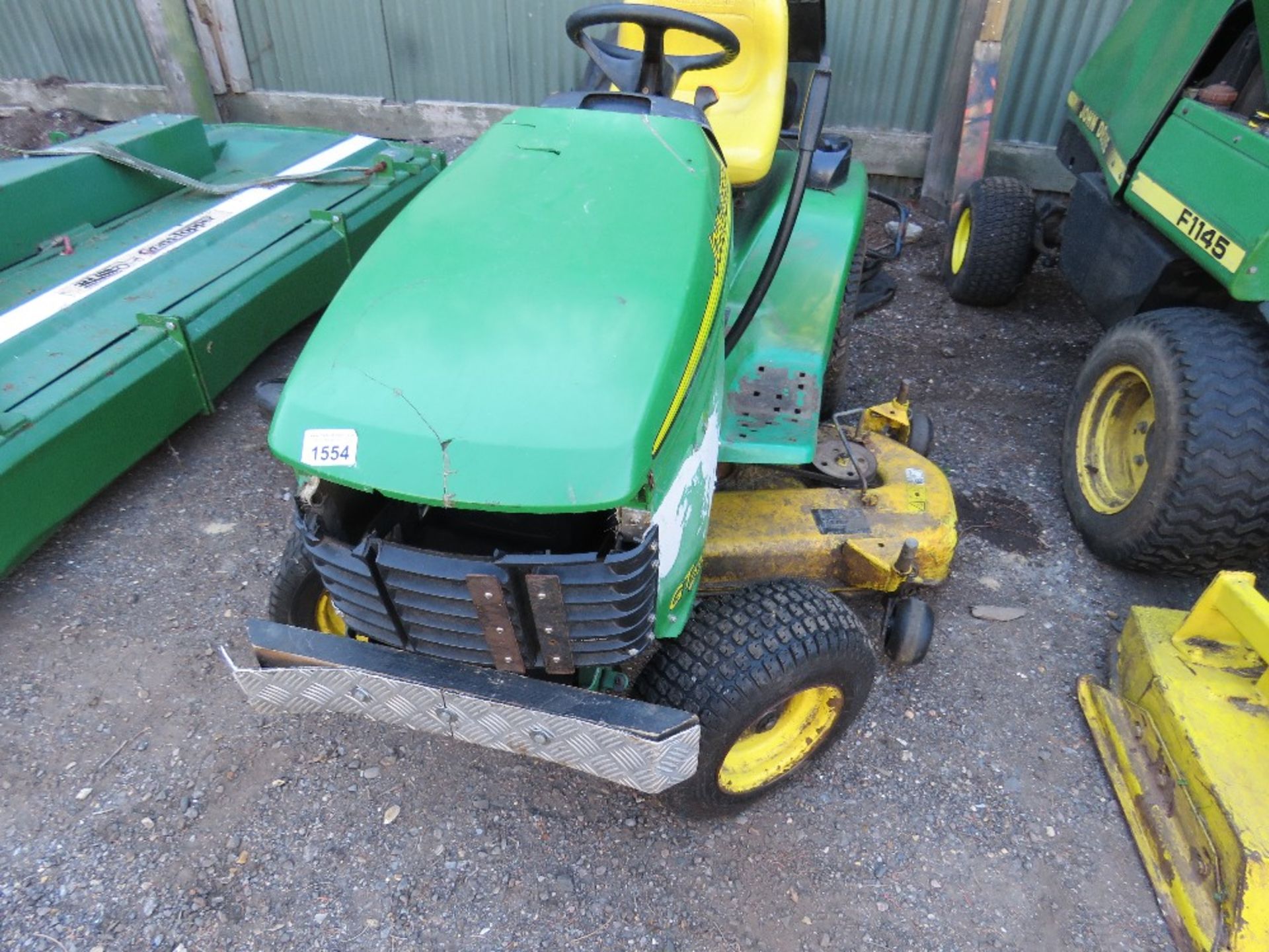 JOHN DEERE GT235 PETROL RIDE ON MOWER WITH REAR COLLECTOR, YEAR 2002 BUILD. - Image 2 of 7