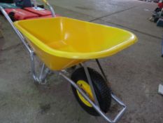 HEAVY DUTY BUILDER'S WHEELBARROW, LIGHTWEIGHT, UNUSED.