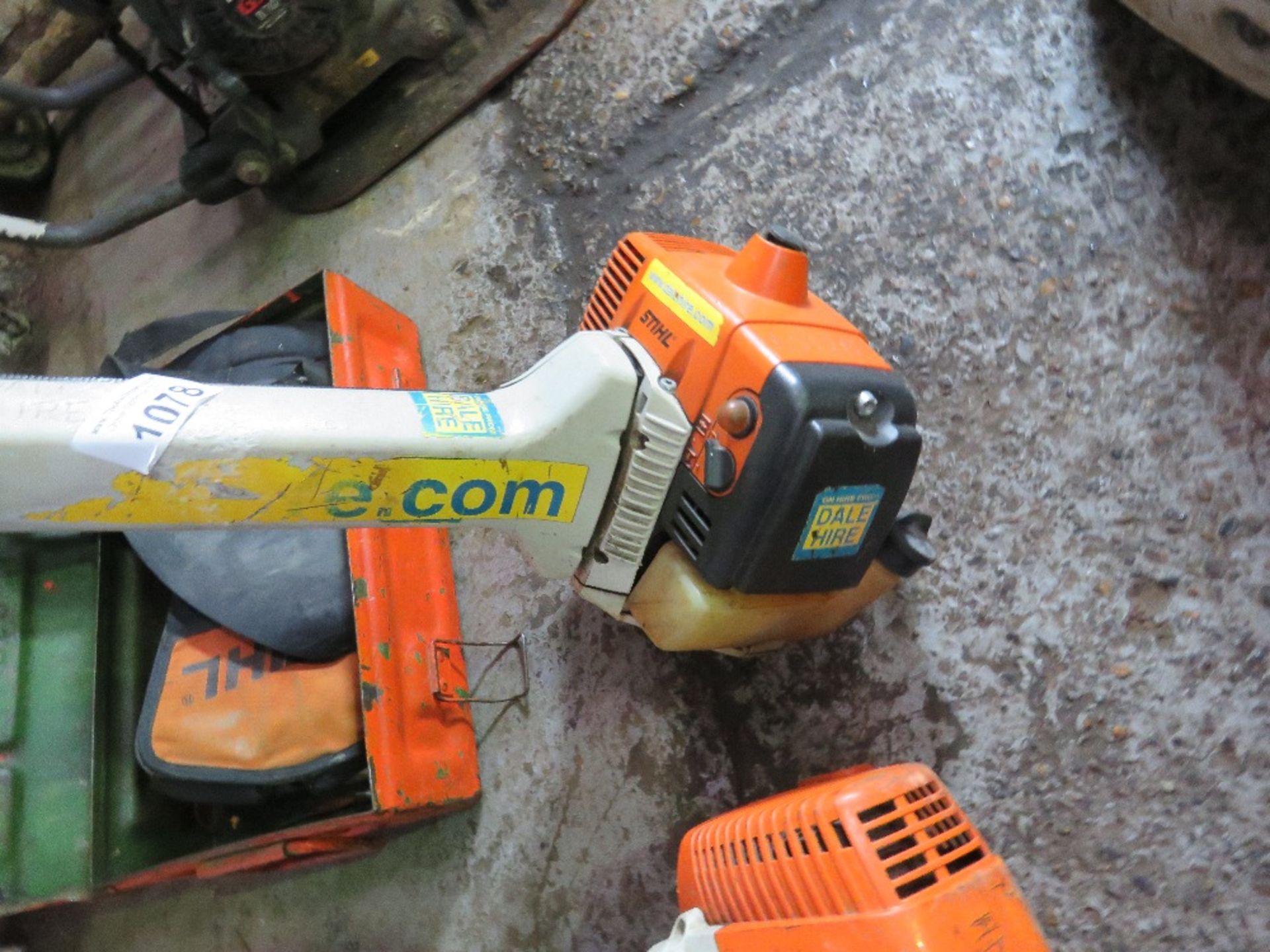 STIHL FS400 PETROL BRUSHCUTTER PLUS BOX WITH HARNESS, STRIMMER HEAD ETC. - Image 5 of 5