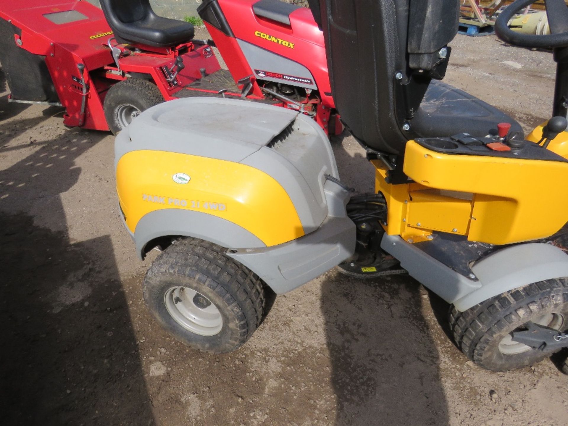 STIGA PARK PRO 21 4WD PETROL RIDE ON MOWER WITH COMBI PRO 125 OUTFRONT DECK. WHEN TESTED WAS SEEN T - Image 4 of 9