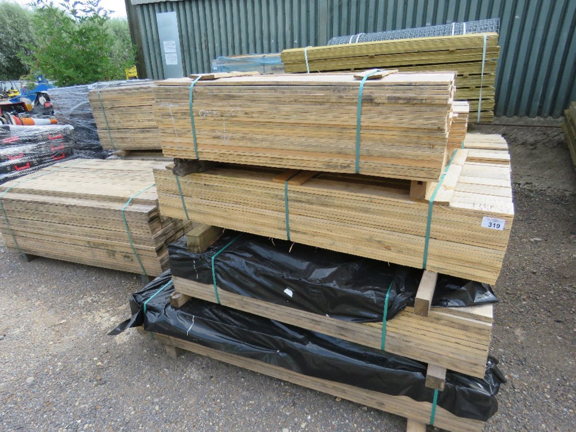 STACK CONTAINING 4 BUNDLES OF UNTREATED FENCE CLADDING TIMBER BOARDS, 1.14M -1.73M LENGTHAPPROX. - Image 6 of 6