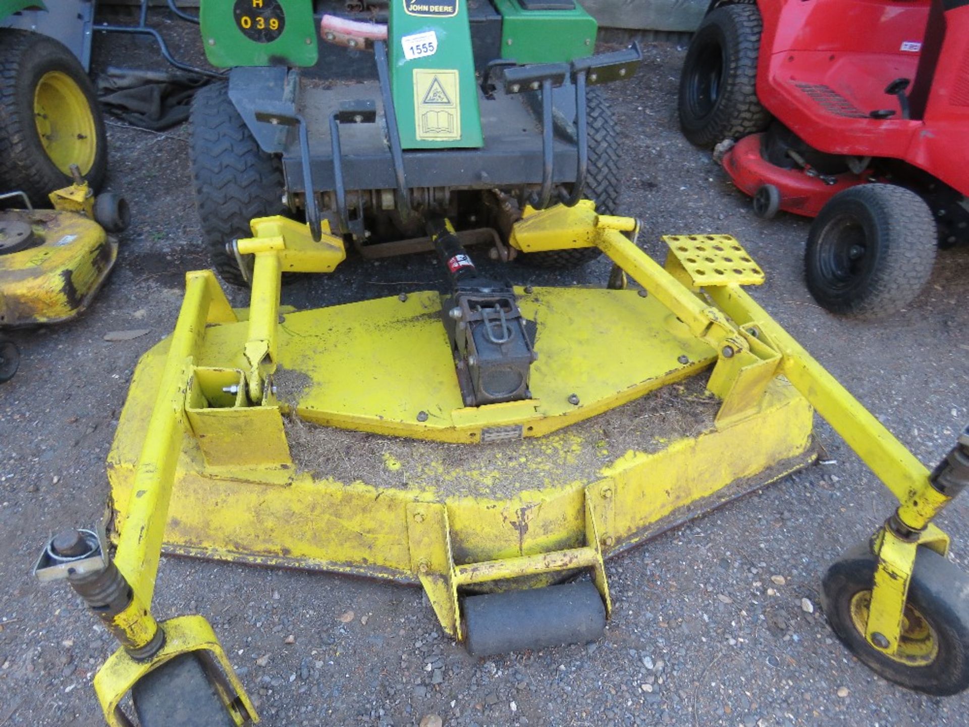 JOHN DEERE F1145 4WD RIDE ON MOWER WITH OUTFRONT 5FT DECK. YEAR 1998 BUILD. - Image 2 of 6