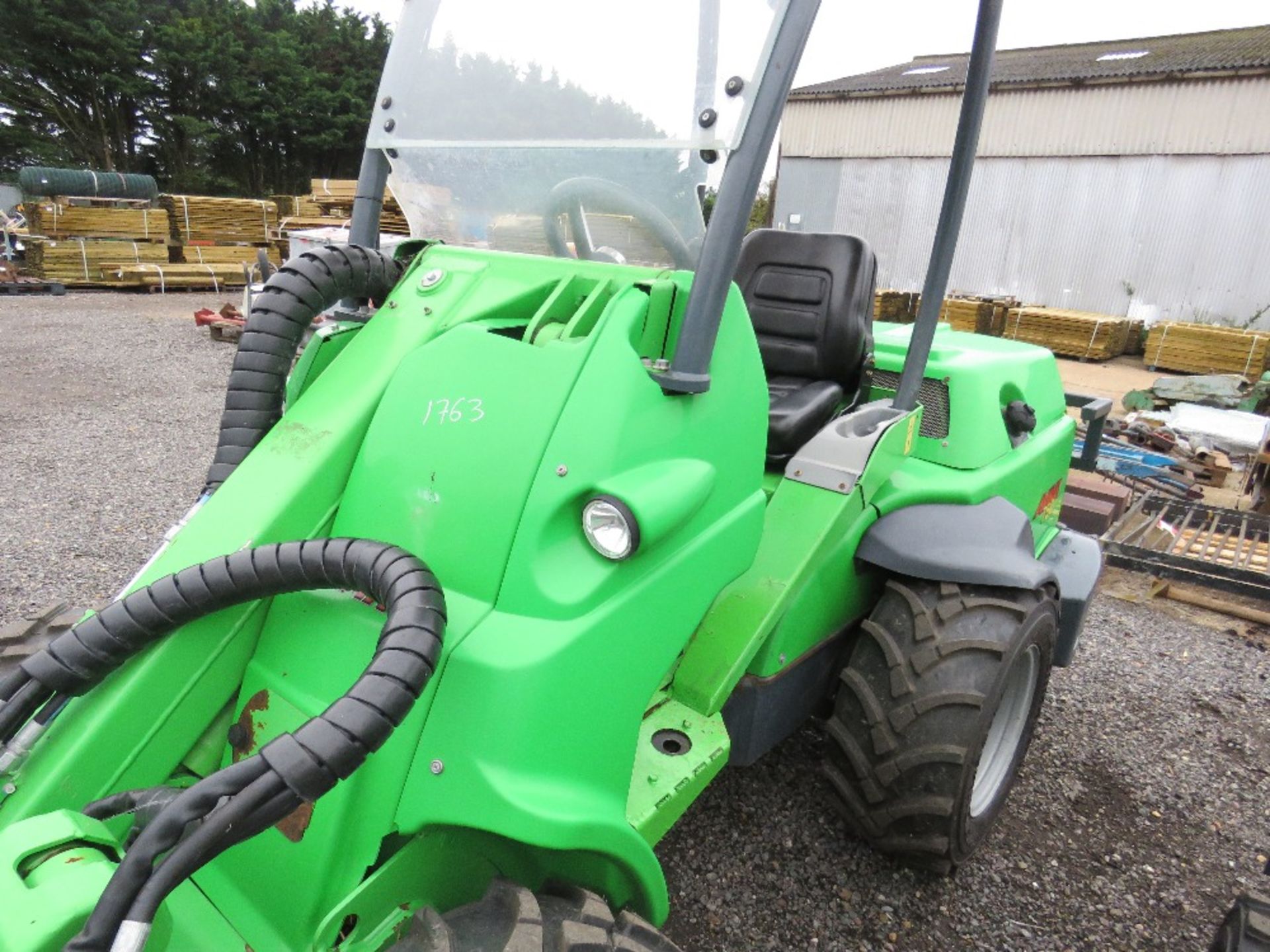 AVANT 750 PIVOT STEER TELESCOPIC LOADER, YEAR 2014. 1238 REC HOURS. SN:748481436. WHEN TESTED WAS SE - Image 8 of 9