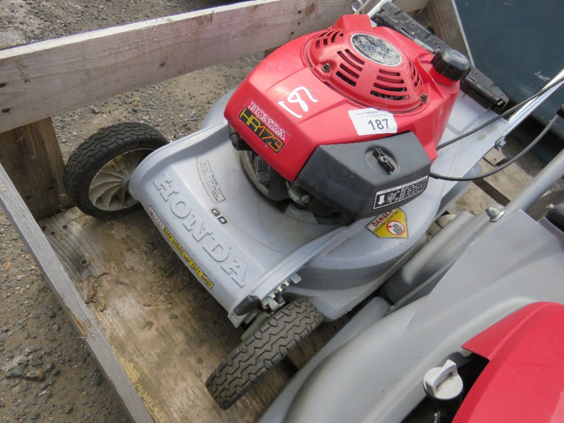 HONDA ROLLER MOWER, NO COLLECTOR. - Image 2 of 4