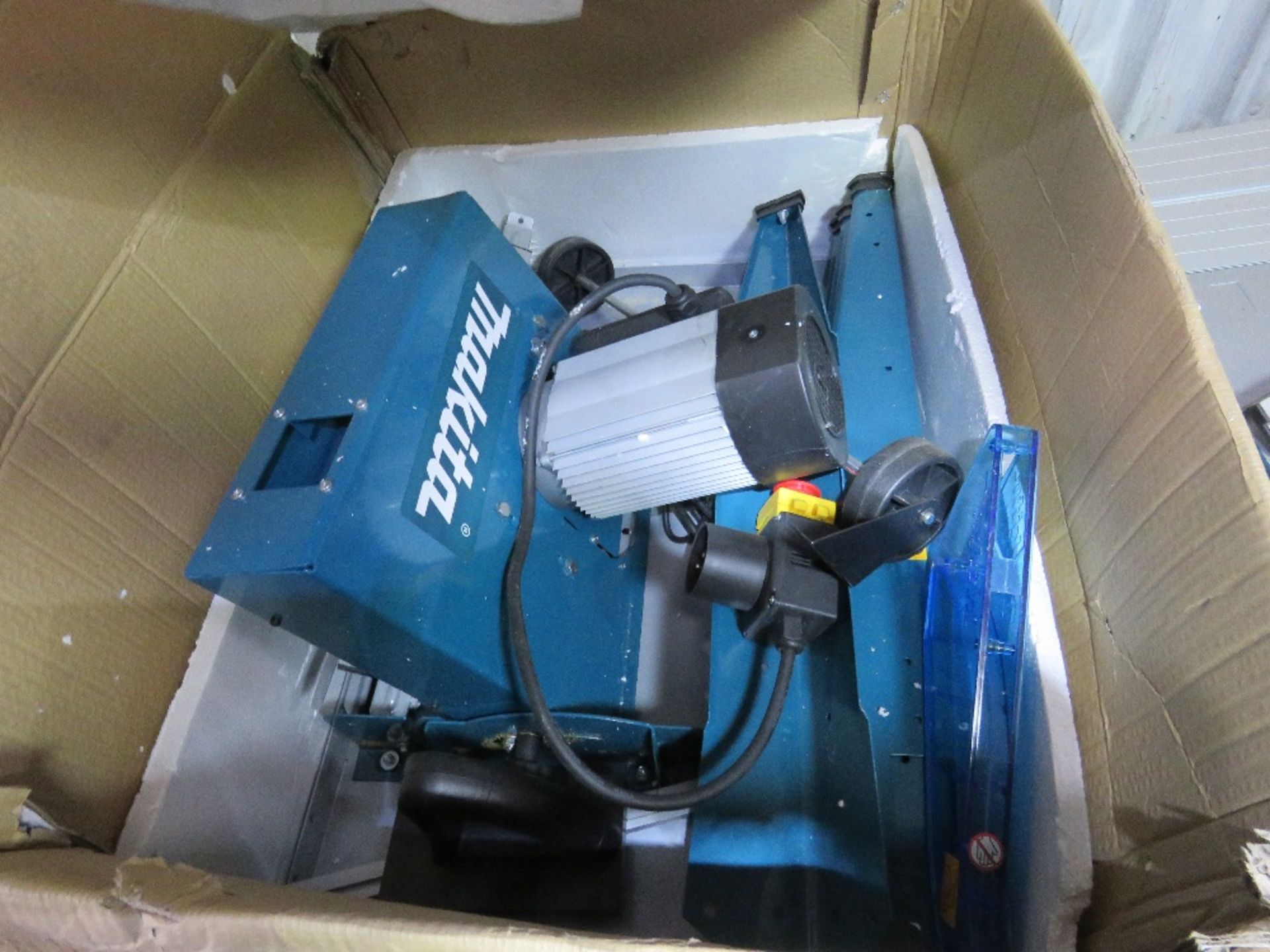 MAKITA 315MM 240VOLT POWERED TABLE SAW. WAREHOUSE CLEARANCE ITEM, NOT FULLY INSPECTED, SOME PARTS MA - Image 3 of 4