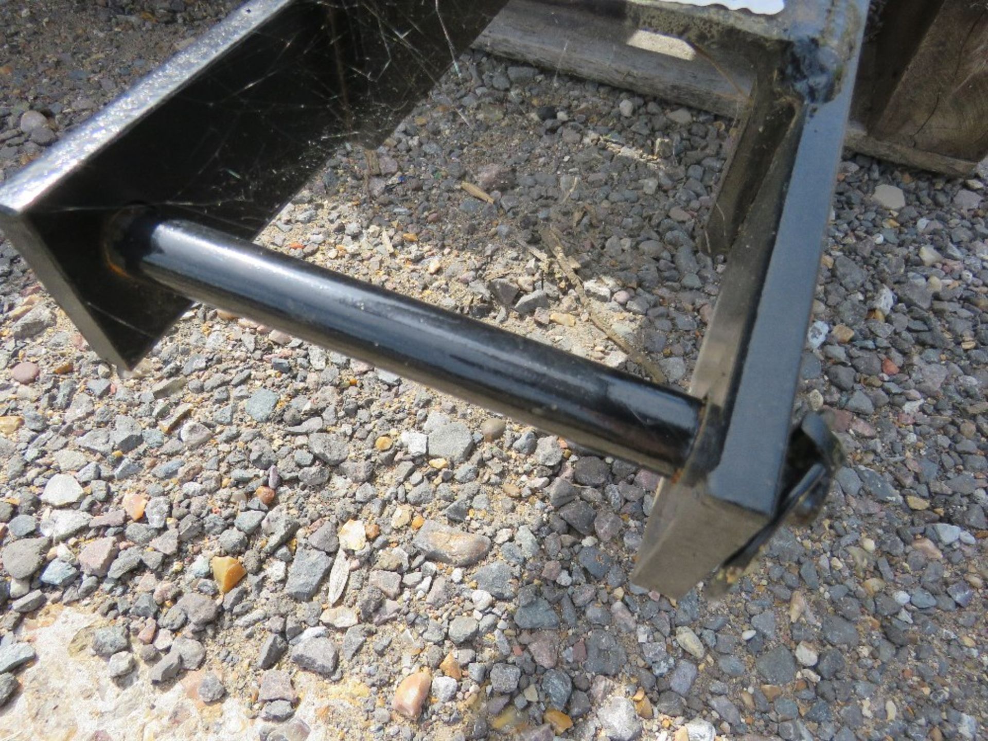 PAIR OF 6FT LENGTH FORKLIFT EXTENSION FORK TINES / SLEEVES. 5" WIDTH, WITH LOCKING PINS. - Image 2 of 2