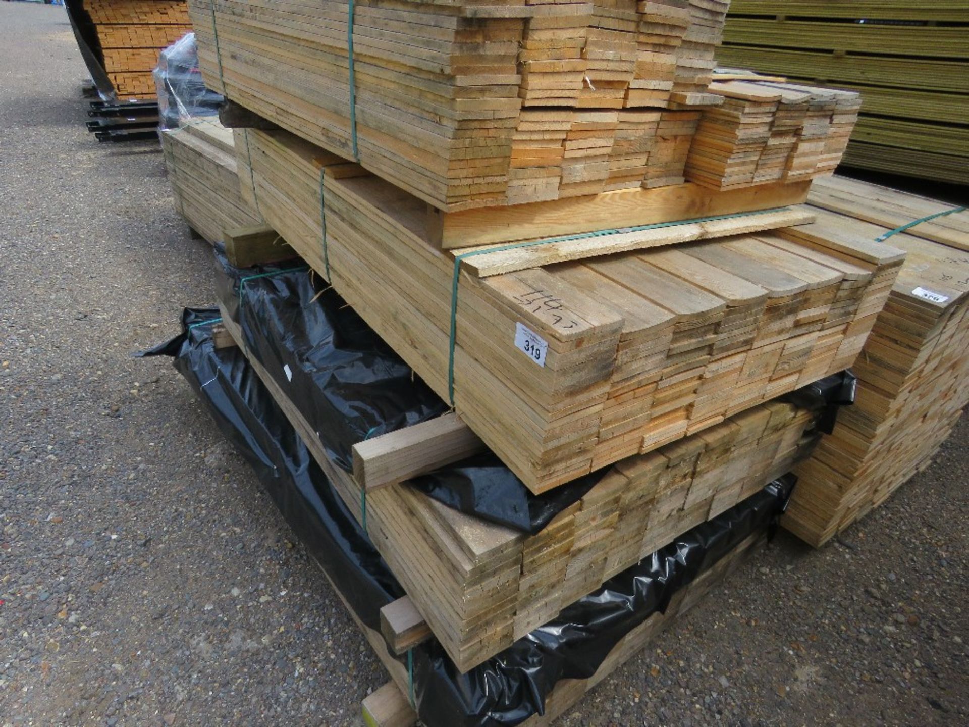 STACK CONTAINING 4 BUNDLES OF UNTREATED FENCE CLADDING TIMBER BOARDS, 1.14M -1.73M LENGTHAPPROX.
