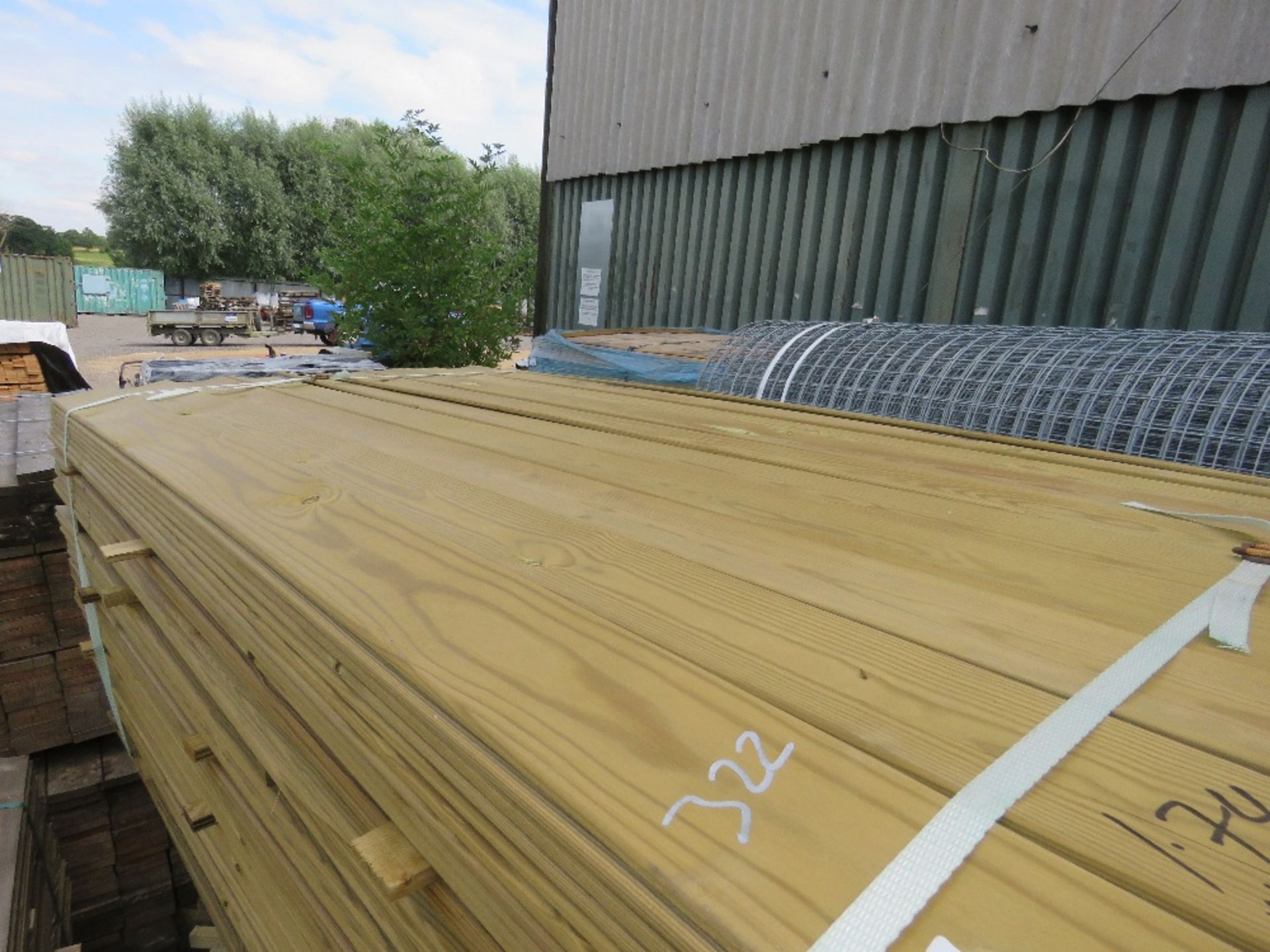 LARGE PACK OF TREATED HIT AND MISS FENCE CLADDING TIMBER BOARDS, 1.75 M LENGTH X 10CM WIDTH APPROX. - Image 2 of 3