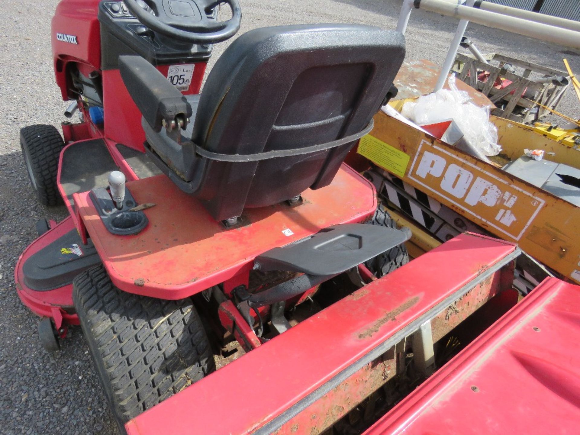 COUNTAX A2050 RIDE ON MOWER WITH COLLECTOR. WHEN TESTED WAS SEEN TO RUN, DRIVE AND MOWERS TURNED. CO - Image 4 of 7