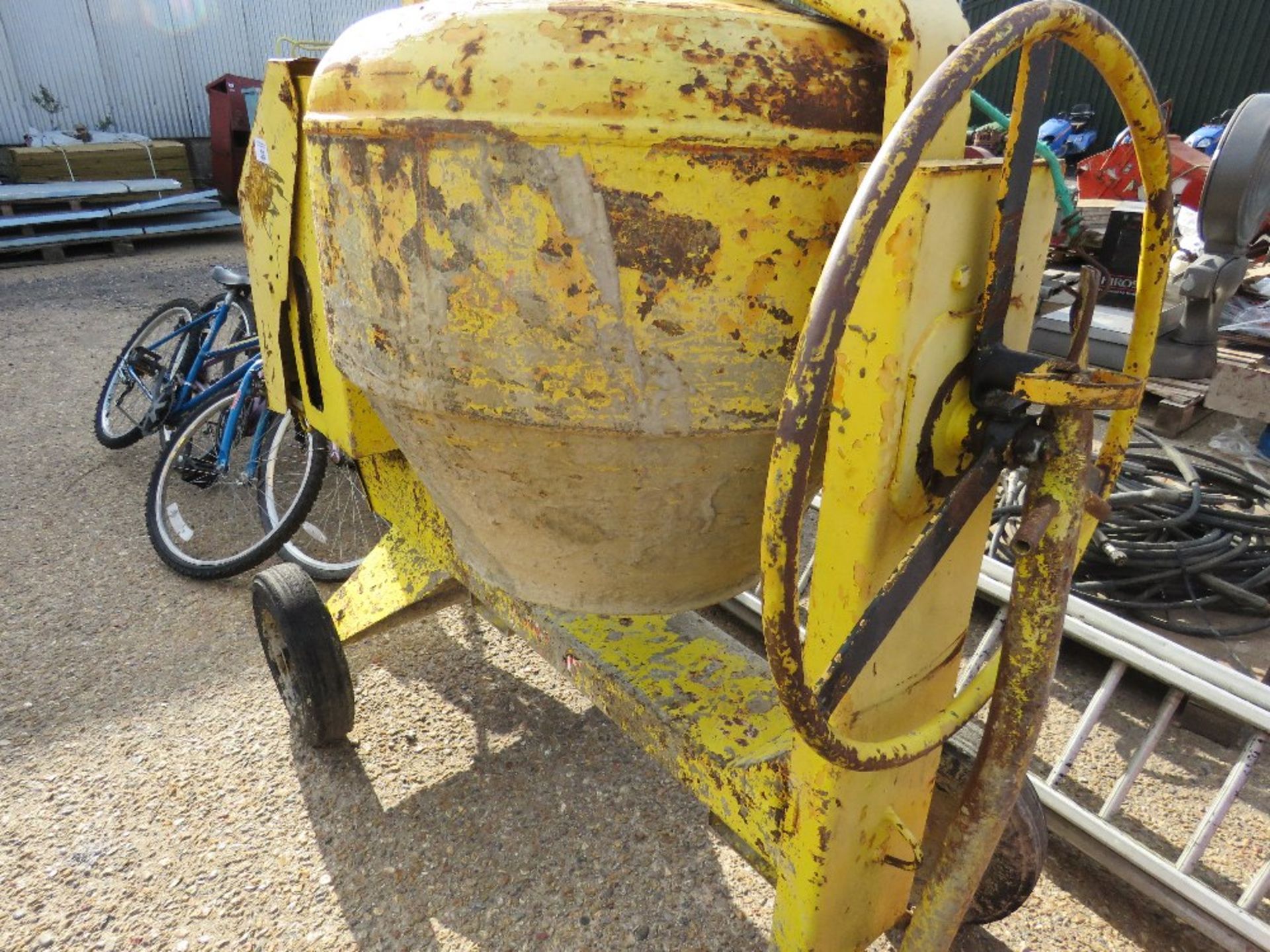 YANMAR ENGINED DIESEL SITE MIXER. WHEN TESTED WAS SEEN TO RUN AND MIX, BATTERY WAS LOW. - Image 3 of 3