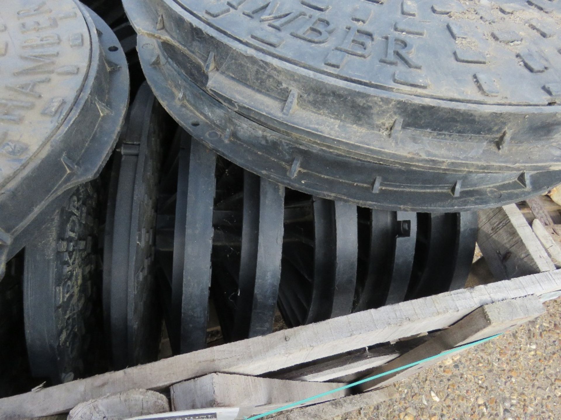 STILLAGE OF ROAD DRIVEWAY MANHOLE COVERS/SURROUNDS. 22NO IN TOTAL APPROX. - Image 3 of 3