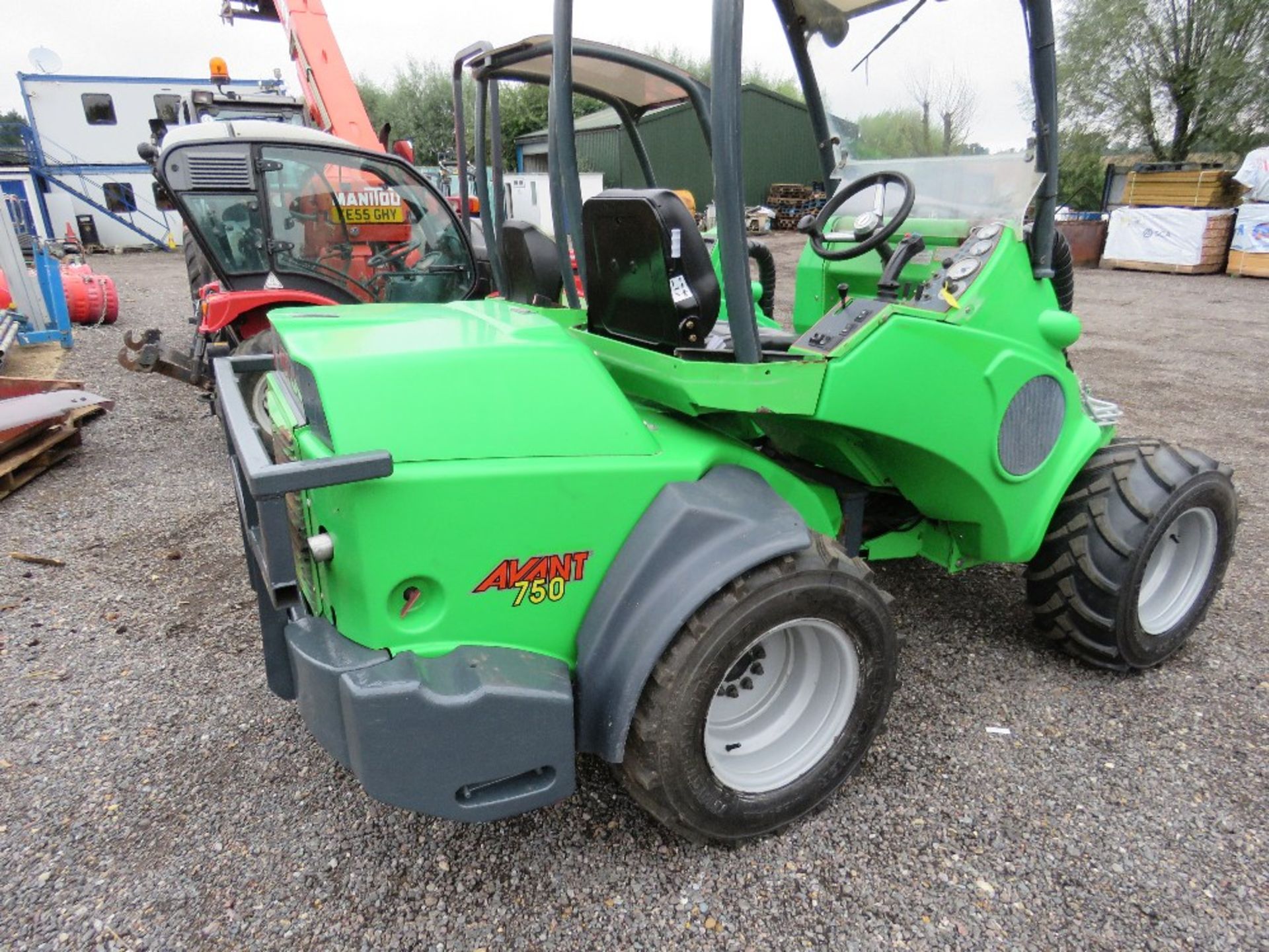 AVANT 750 PIVOT STEER TELESCOPIC LOADER, YEAR 2014. 1238 REC HOURS. SN:748481436. WHEN TESTED WAS SE - Image 3 of 9