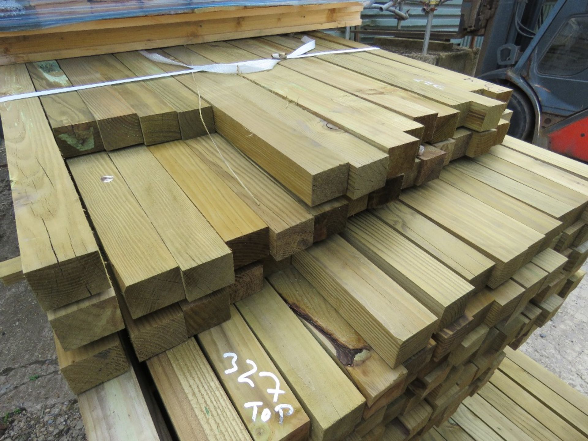 SMALL PACK OF UNTREATED HIT AND MISS FENCE CLADDING TIMBER BOARDS, 1.44 M LENGTH X 9CM WIDTH APPROX. - Image 2 of 4