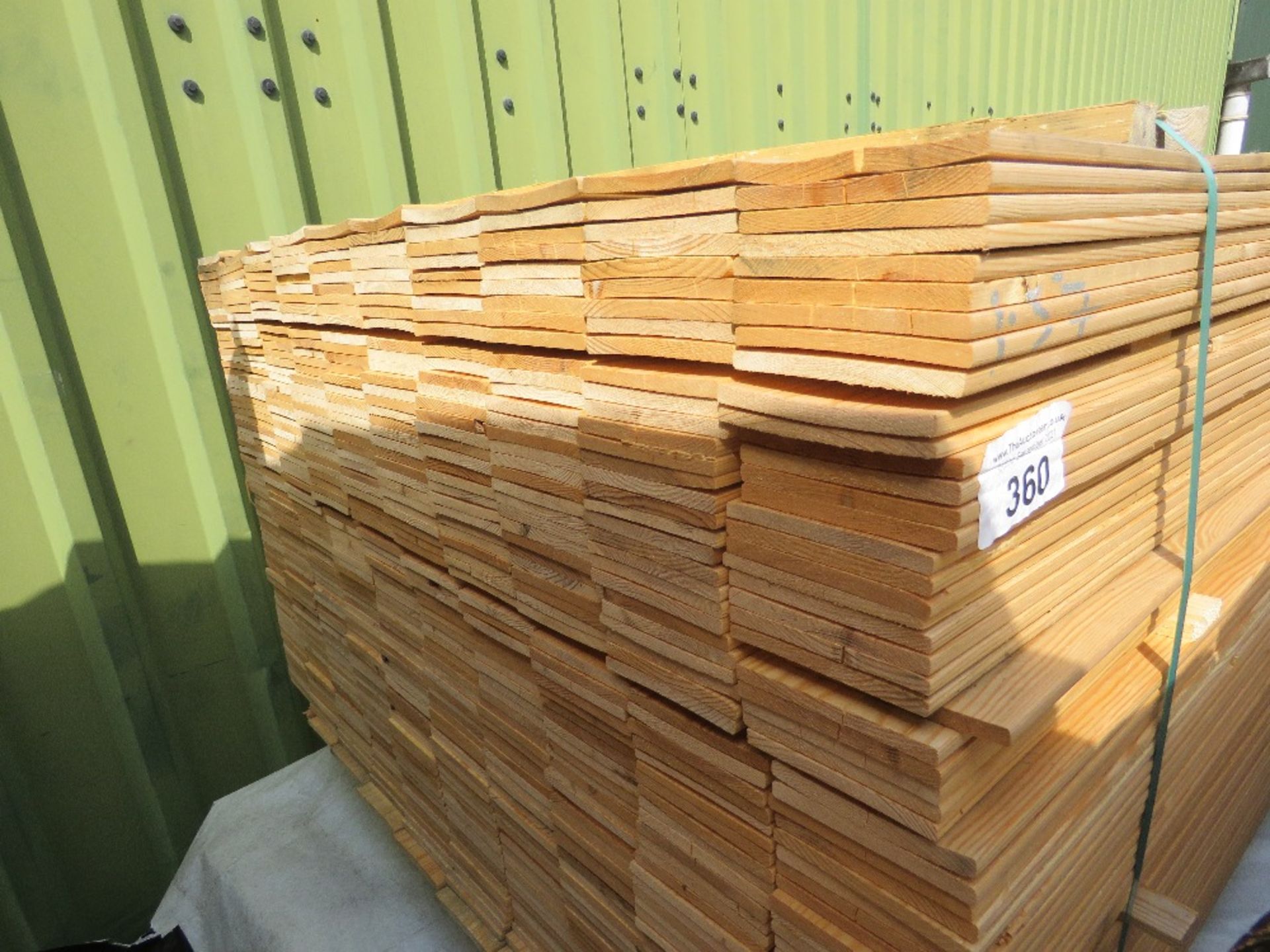 LARGE PACK OF UNTREATED HIT AND MISS CLADDING TIMBER, 1.37M LENGTH X 10CM WIDTH APPROX.