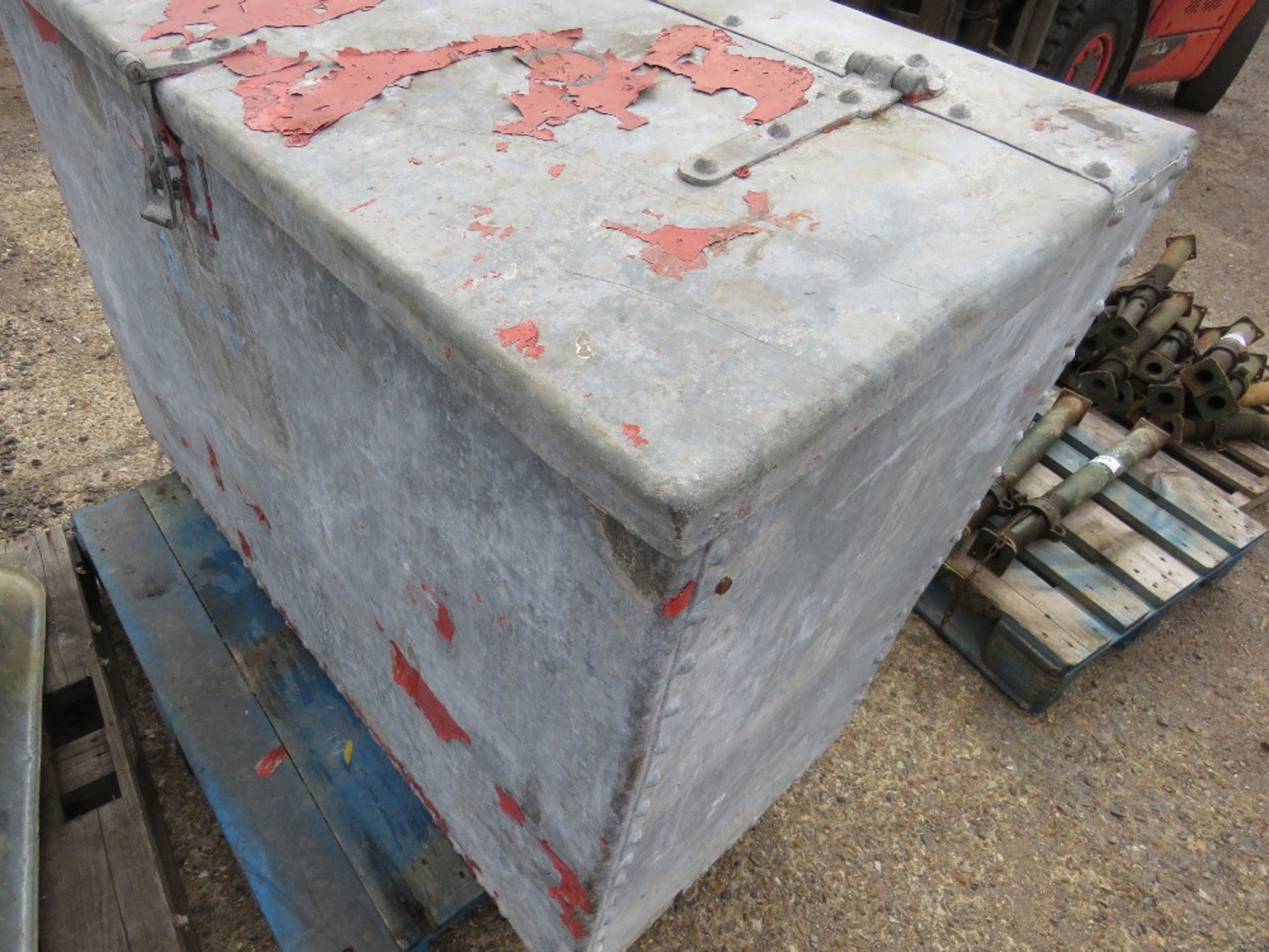 LARGE GALVANISED FEED BIN WITH LOCKABLE HASP. NO VAT ON HAMMER PRICE.