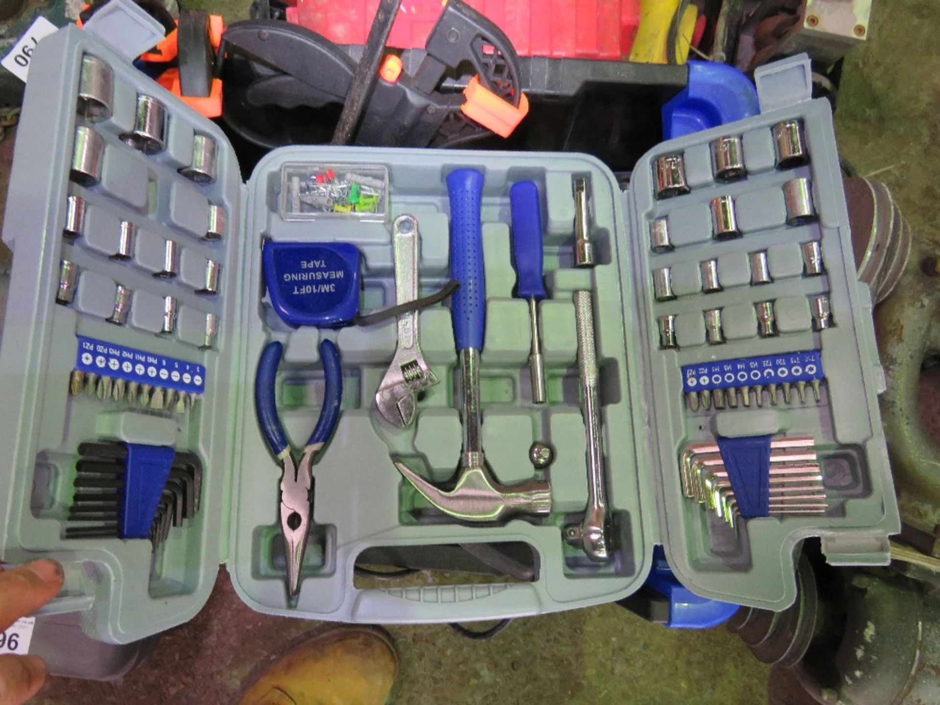 BOX OF ASSORTED POWER AND HAND TOOLS, AS SHOWN. NO VAT ON HAMMER PRICE. - Image 3 of 3