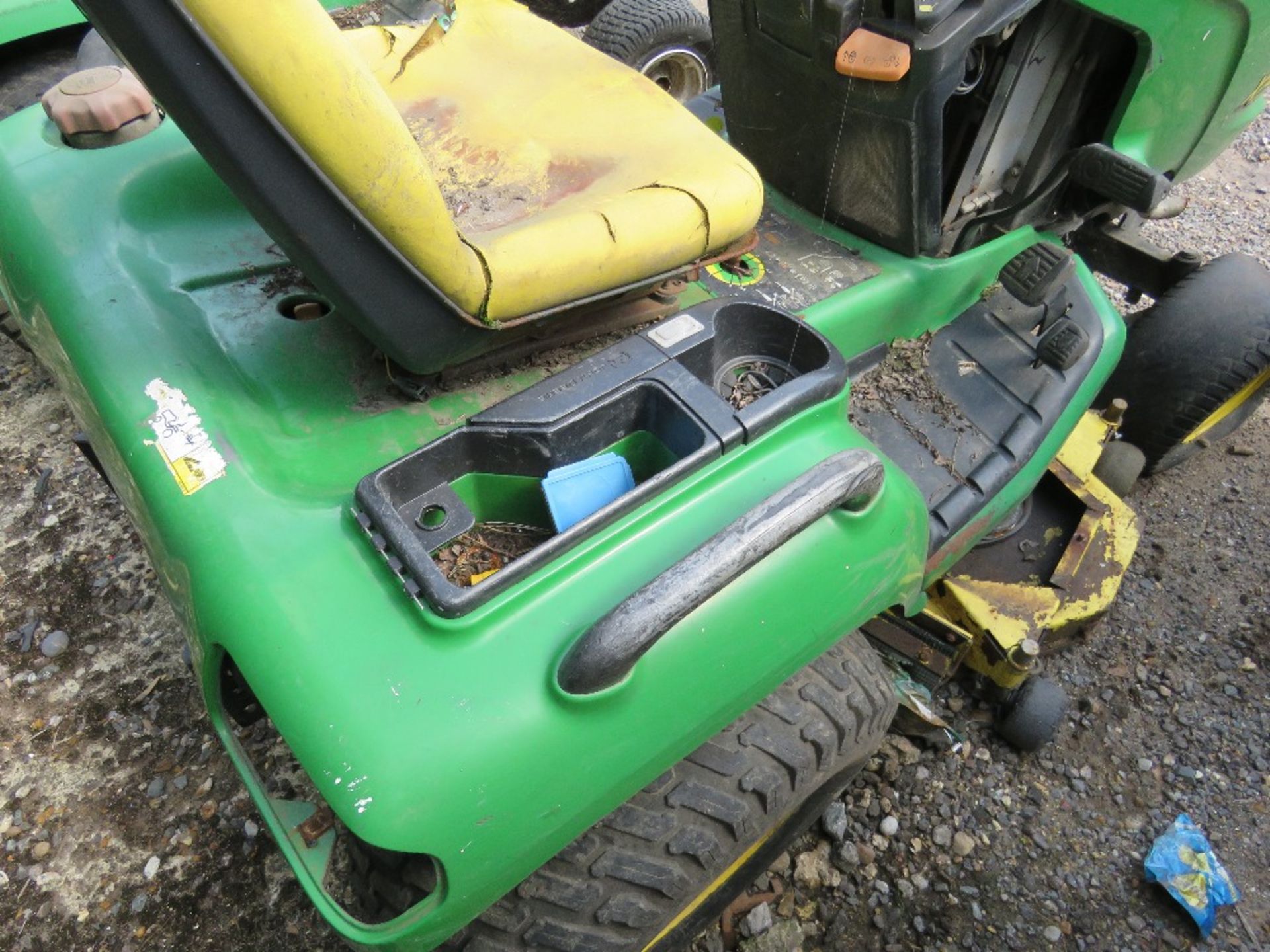 JOHN DEERE X740 PROFESSIONAL RIDE ON MOWER. YEAR 2008. WHEN TESTED WAS SEEN TO TURN OVER BUT NOT STA - Image 11 of 11