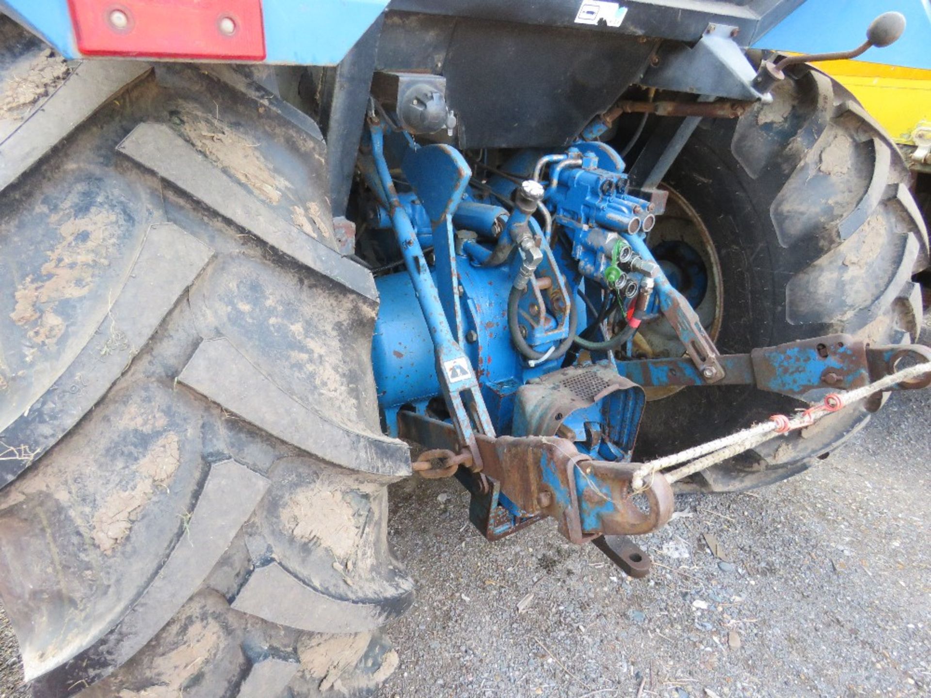 FORD 5030 2WD TRACTOR WITH FOREND LOADER. 3671 REC HOURS. REG:K189 JVW YEAR 1993 (LOG BOOK TO APPLY - Image 14 of 15