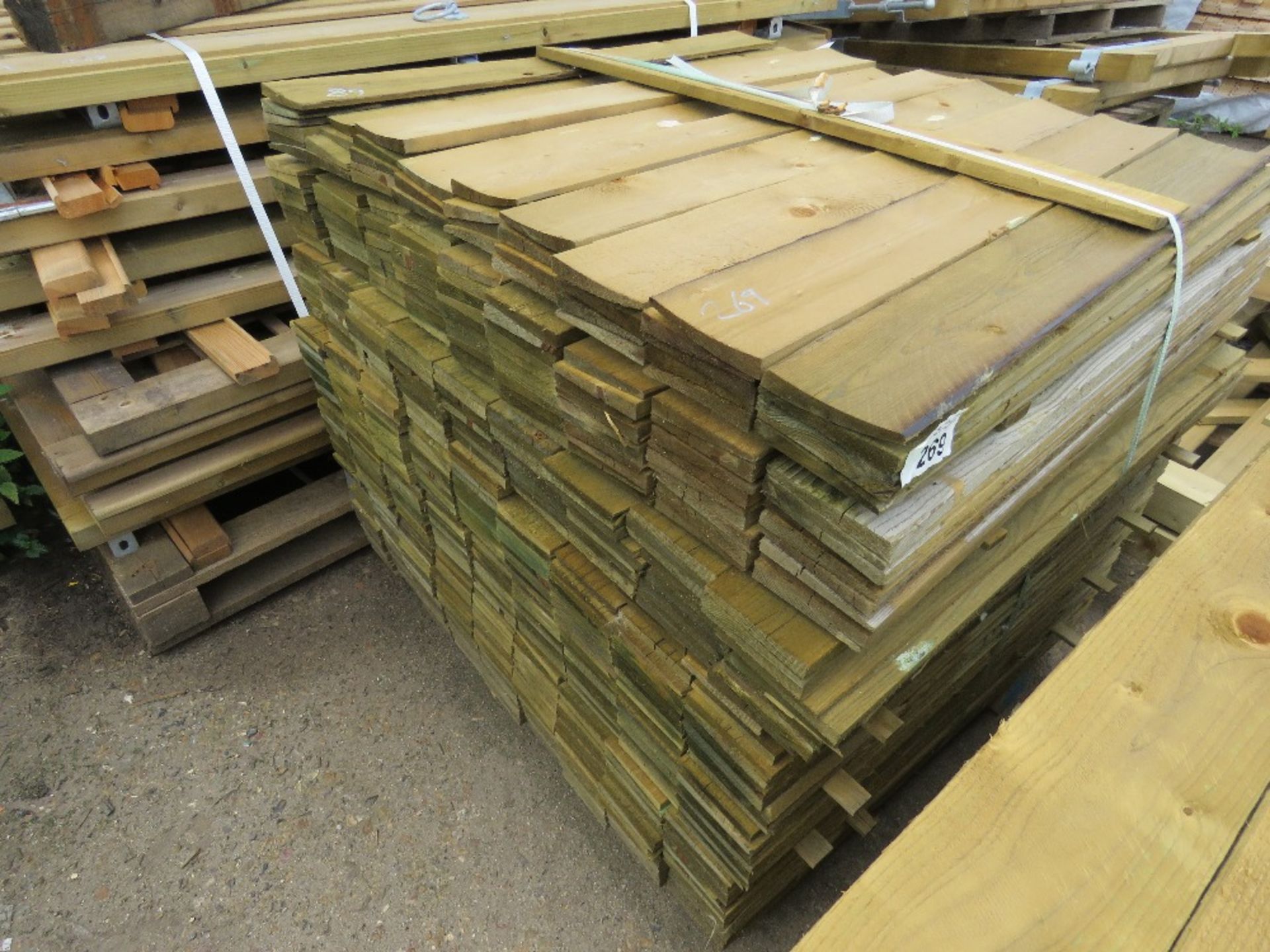 PACK OF FEATHER EDGE FENCE CLADDING TIMBER BOARDS, 0.89M LENGTH X 10CM WIDTH APPROX.