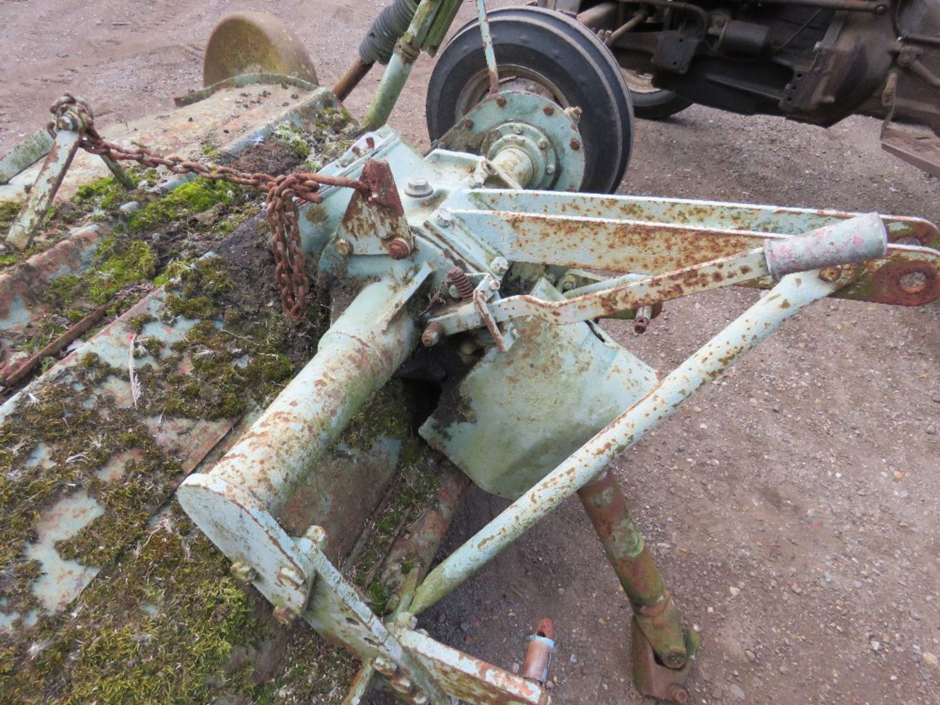 HOWARD 4FT WIDE SELECTATILTH TRACTOR MOUNTED ROTORVATOR. DIRECT FROM LOCAL HAY CONTRACTOR WHO IS RET - Image 3 of 3