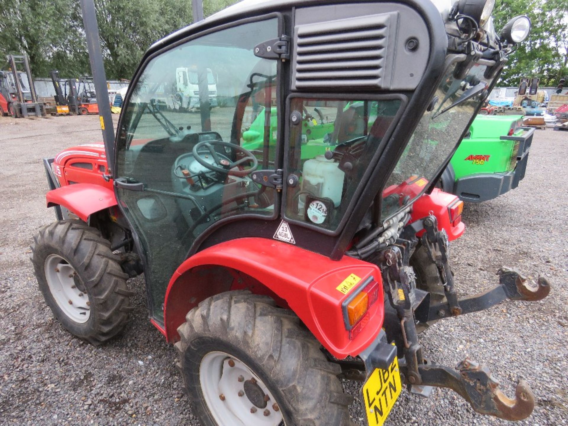 VALPADANA 6675 ARTIC STEER VINEYARD/FORESTRY AGRICULTURAL TRACTOR. 66HP, AIR CON CAB, 560 REC HOURS. - Image 7 of 10