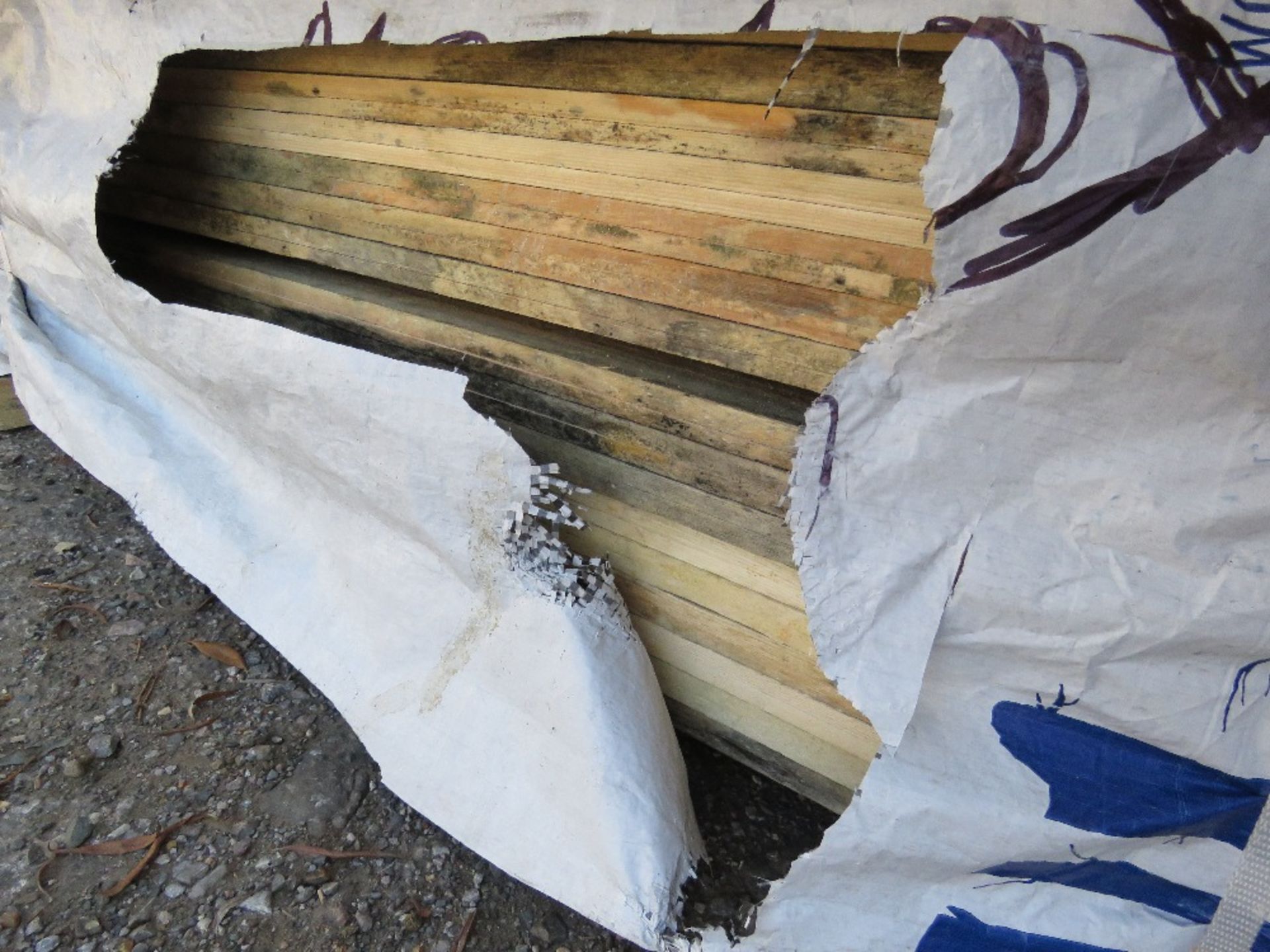 LARGE PACK OF UNTREATED TIMBER FENCE CLADDING BOARDS, 1.73M LENGTH X 100MM WIDTH X 10MM DEPTH APPROX - Image 3 of 4