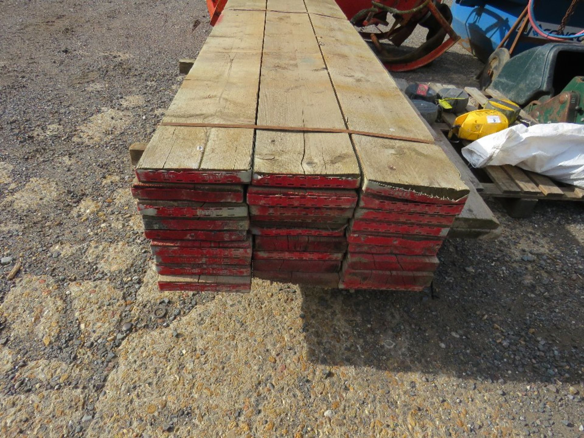 31NO PRE USED SCAFFOLD BOARDS @ 2.4M APPROX. - Image 2 of 3