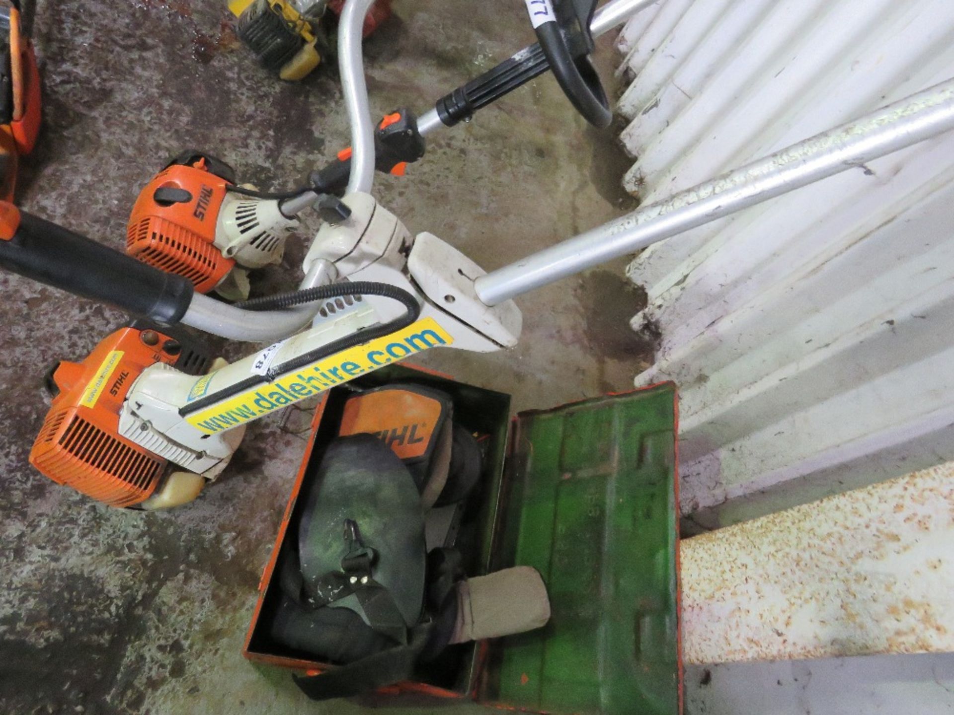 STIHL FS400 PETROL BRUSHCUTTER PLUS BOX WITH HARNESS, STRIMMER HEAD ETC. - Image 3 of 5