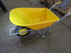 HEAVY DUTY BUILDER'S WHEELBARROW, LIGHTWEIGHT, UNUSED.