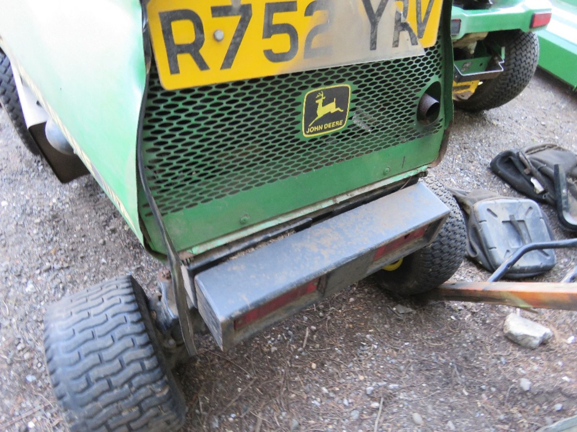 JOHN DEERE F1145 4WD RIDE ON MOWER WITH OUTFRONT 5FT DECK. YEAR 1998 BUILD. - Image 6 of 6