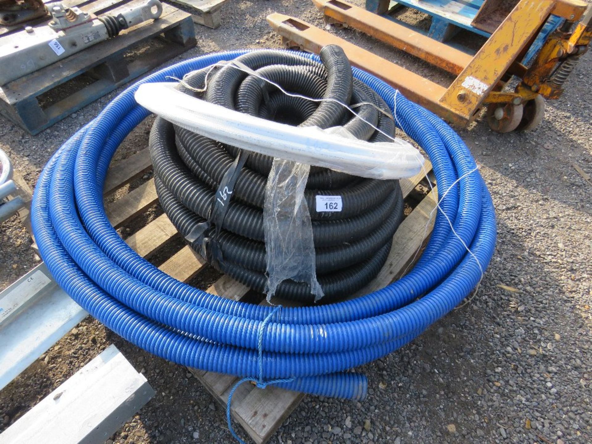 PALLET OF ASSORTED HOSES / PIPES. NO VAT ON HAMMER PRICE. - Image 2 of 3