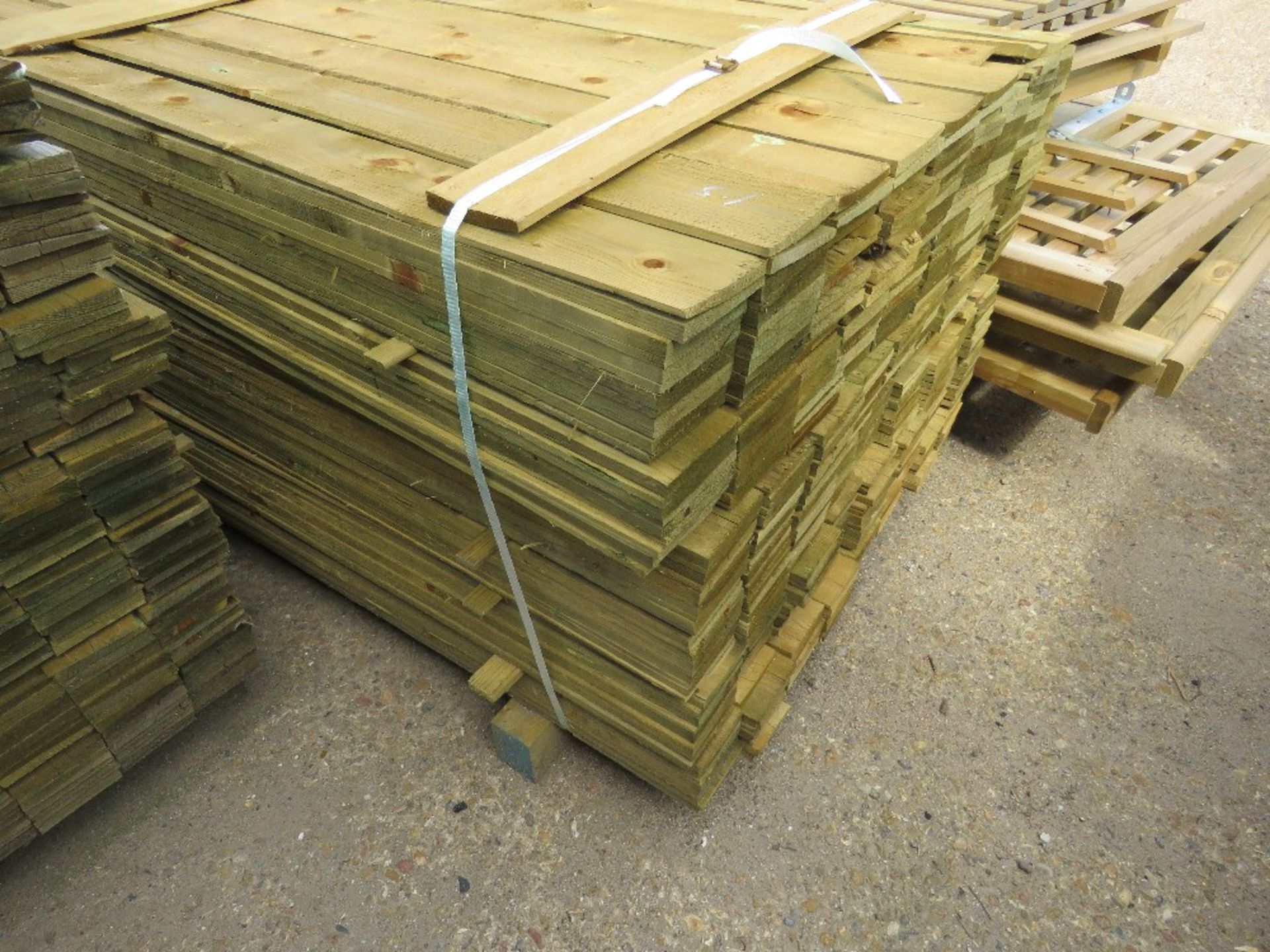LARGE PACK OF FEATHER EDGE FENCE CLADDING TIMBER BOARDS, 1.5M LENGTH X 10CM WIDTH APPROX. - Image 3 of 3