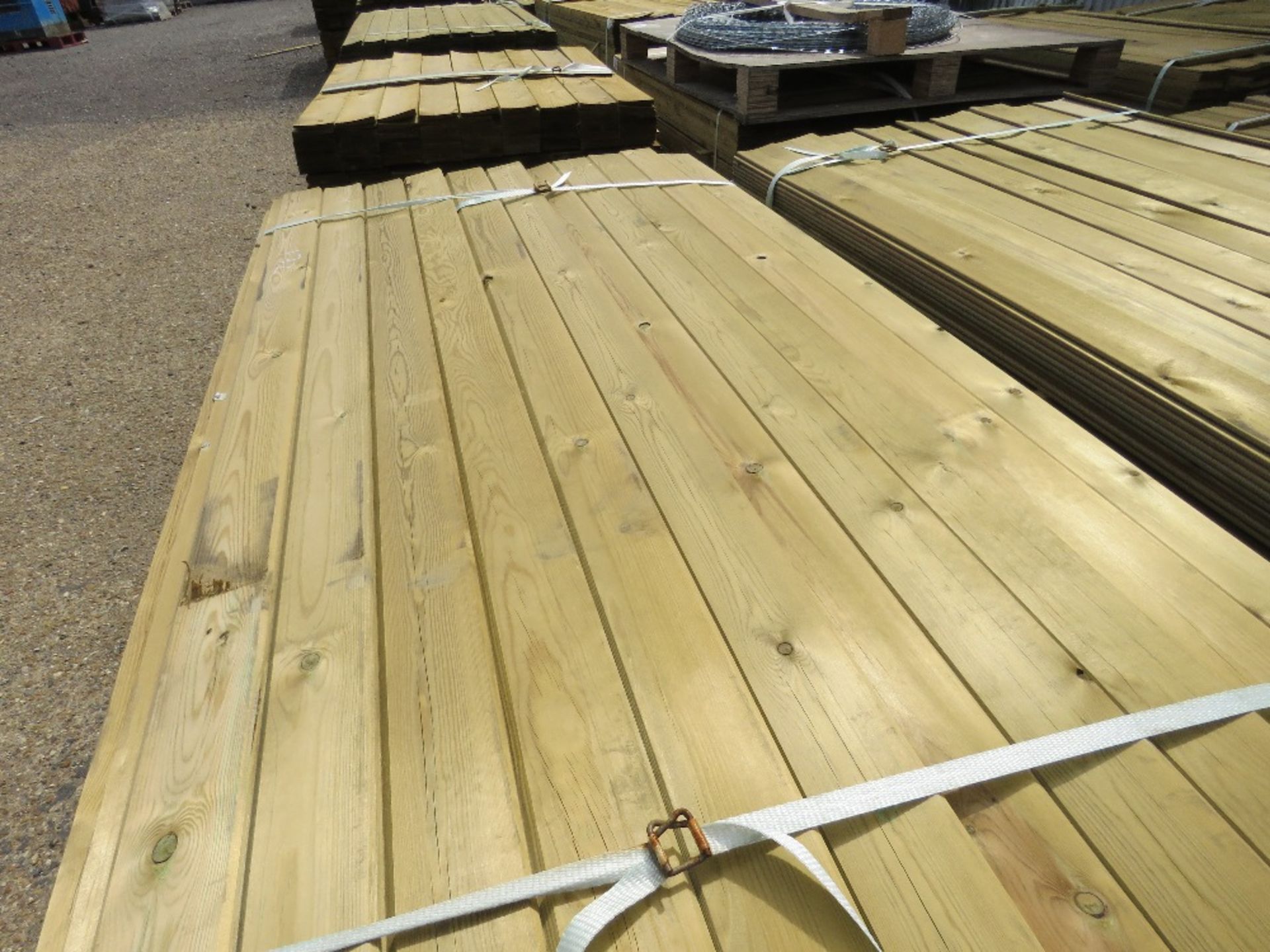 LARGE PACK OF SHIPLAP FENCE CLADDING TIMBER BOARDS, 1.72M LENGTH X 9.5CM WIDTH APPROX. - Image 3 of 3