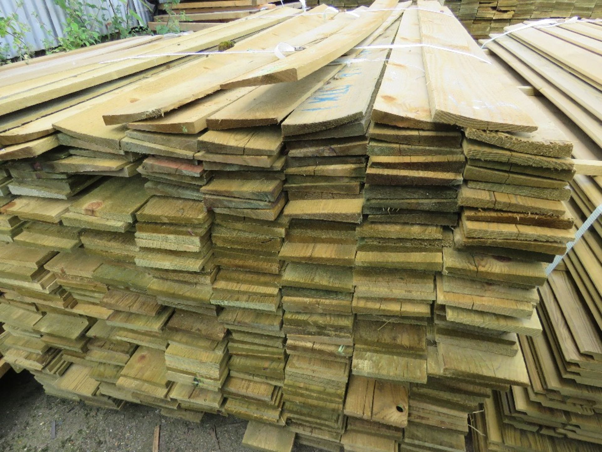 LARGE PACK OF FEATHER EDGE FENCE CLADDING TIMBER BOARDS, 1.79M LENGTH X 10CM WIDTH APPROX. - Image 2 of 3