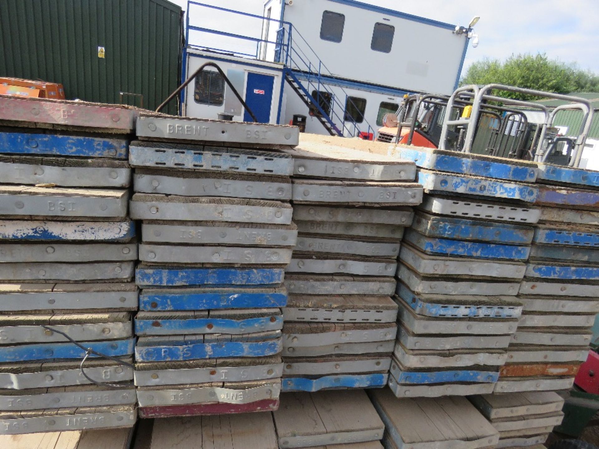 SCAFFOLD BOARDS, 1.5M LENGTH APPROX, 64NO IN TOTAL. - Image 2 of 3