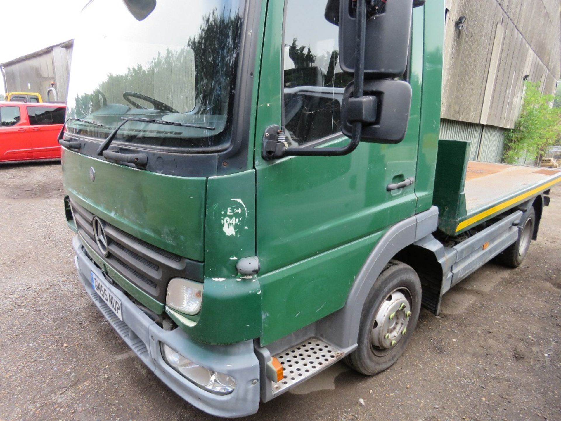 MERCEDES 7.5TONNE FLAT BED LORRY REG:GN55 NUP. MANUAL GEARBOX. STEEL CHEQUER PLATE BODY, 12FT LENGTH - Image 7 of 10