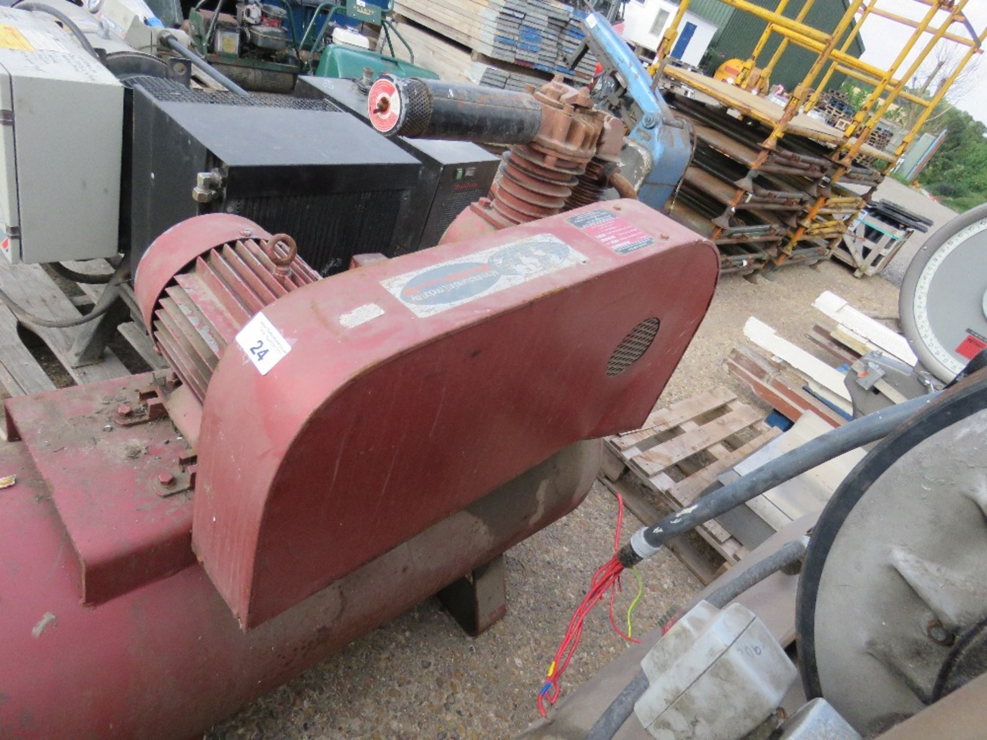 LARGE RED COMPRESSOR, SOURCED FROM FACTORY CLOSURE. NO VAT ON HAMMER PRICE. - Image 2 of 4