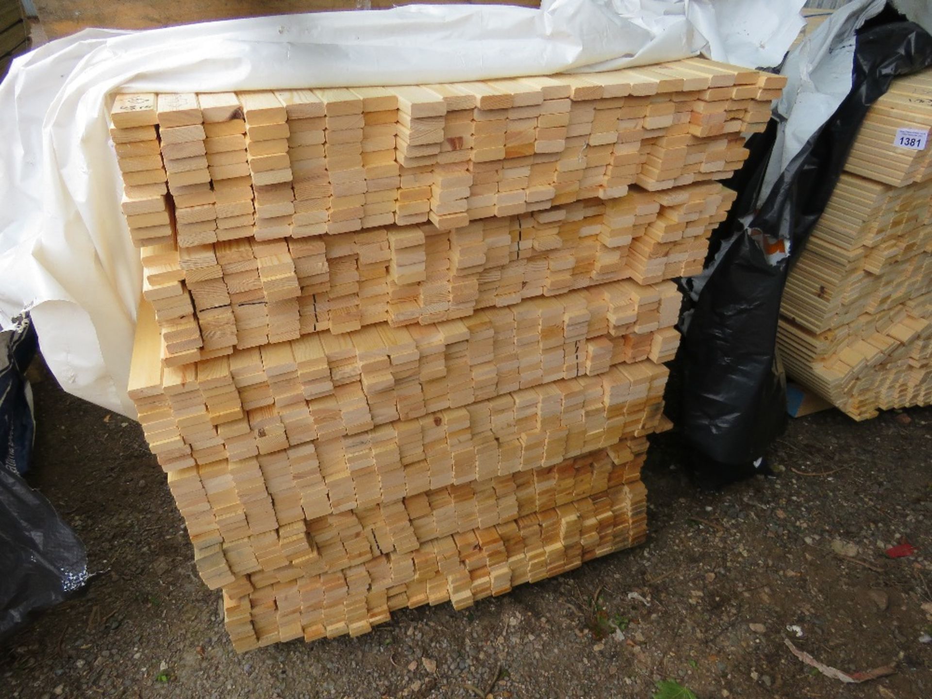 LARGE PACK OF UNTREATED VENETIAN SLAT TIMBER CLADDING. 1.83M LENGTH X 45MM WIDTH X 16MM DEPTH APPROX - Image 2 of 2